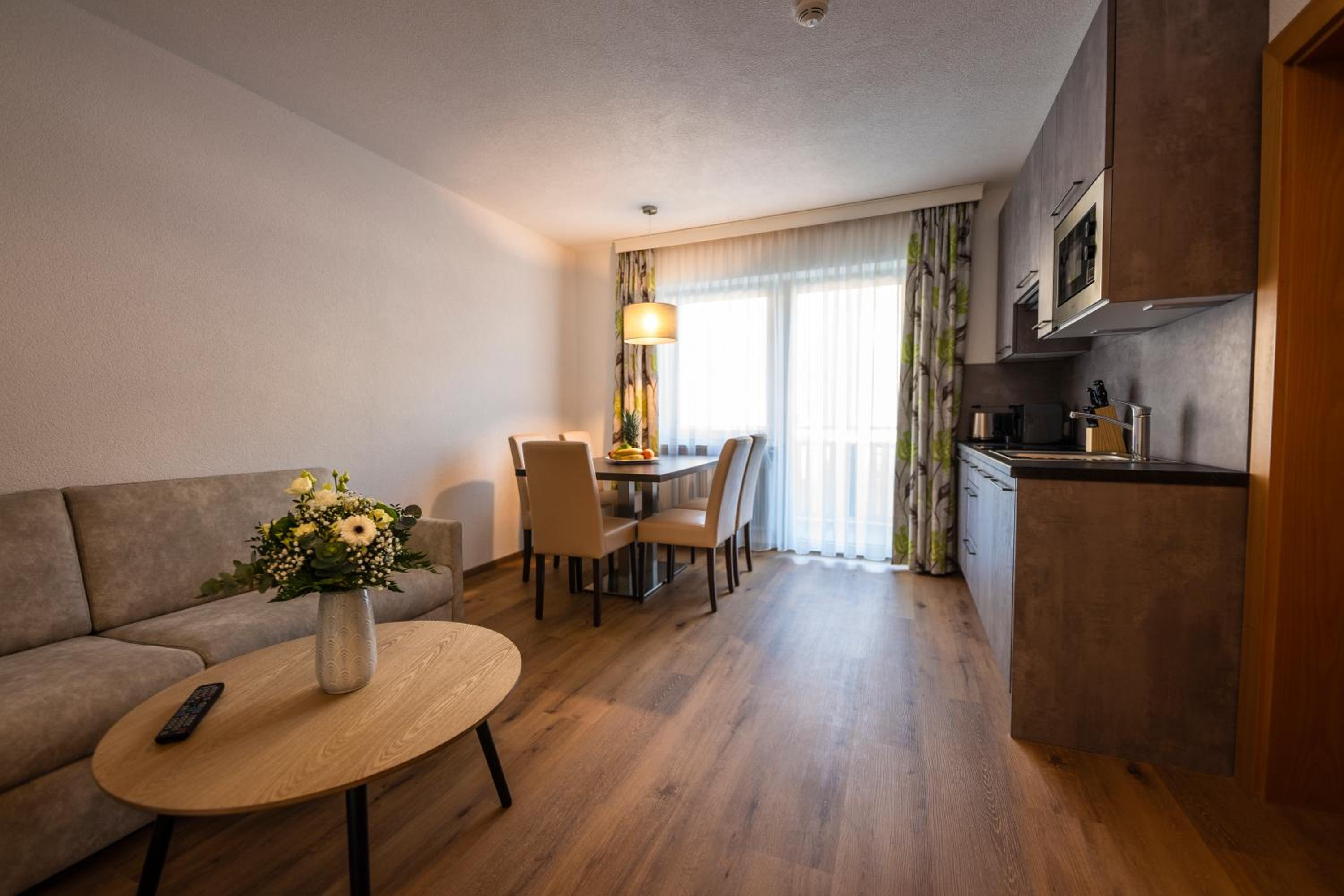 One-Bedroom Apartment with Balcony photo 3