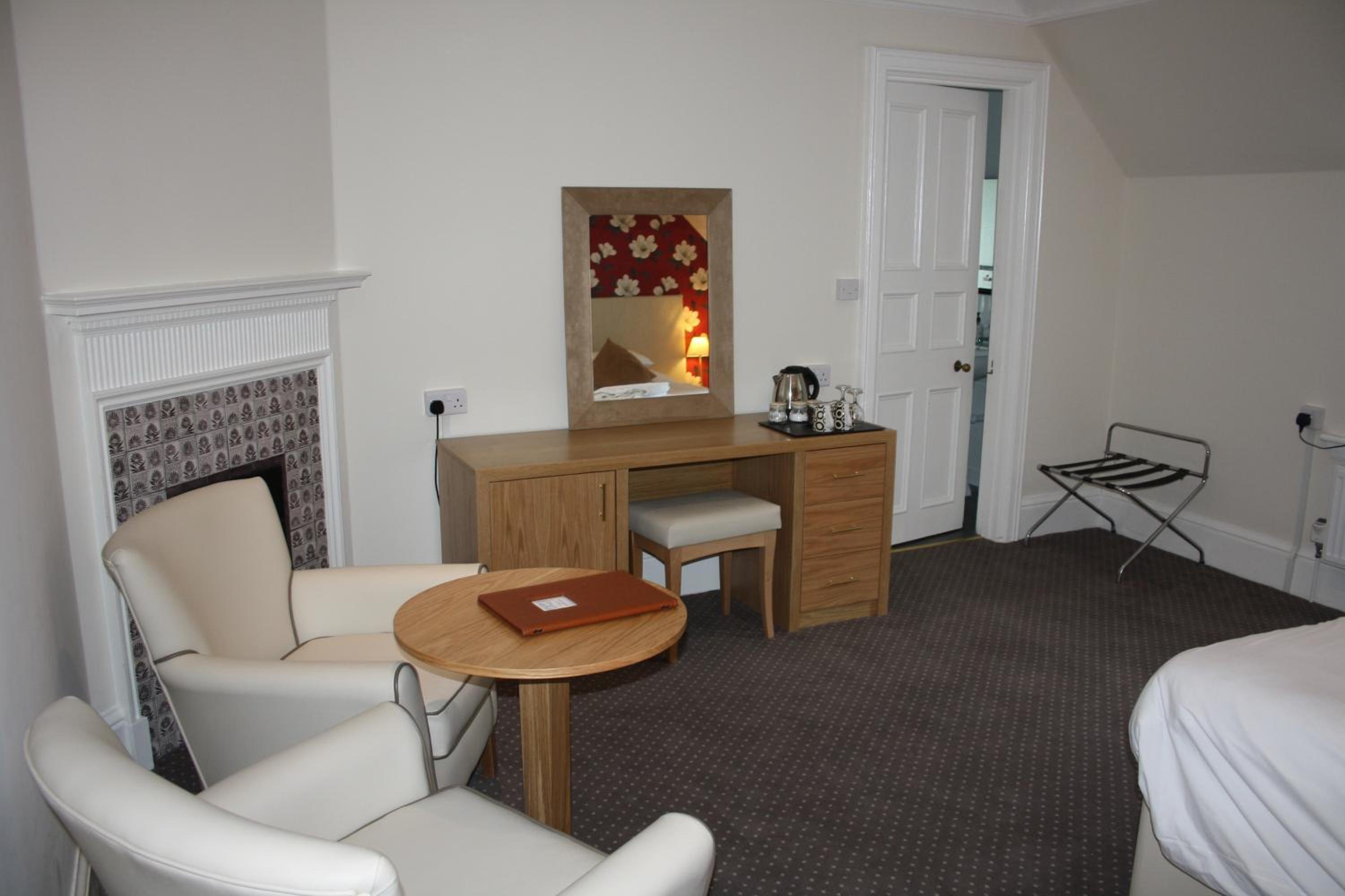 Superior Family Room photo 2