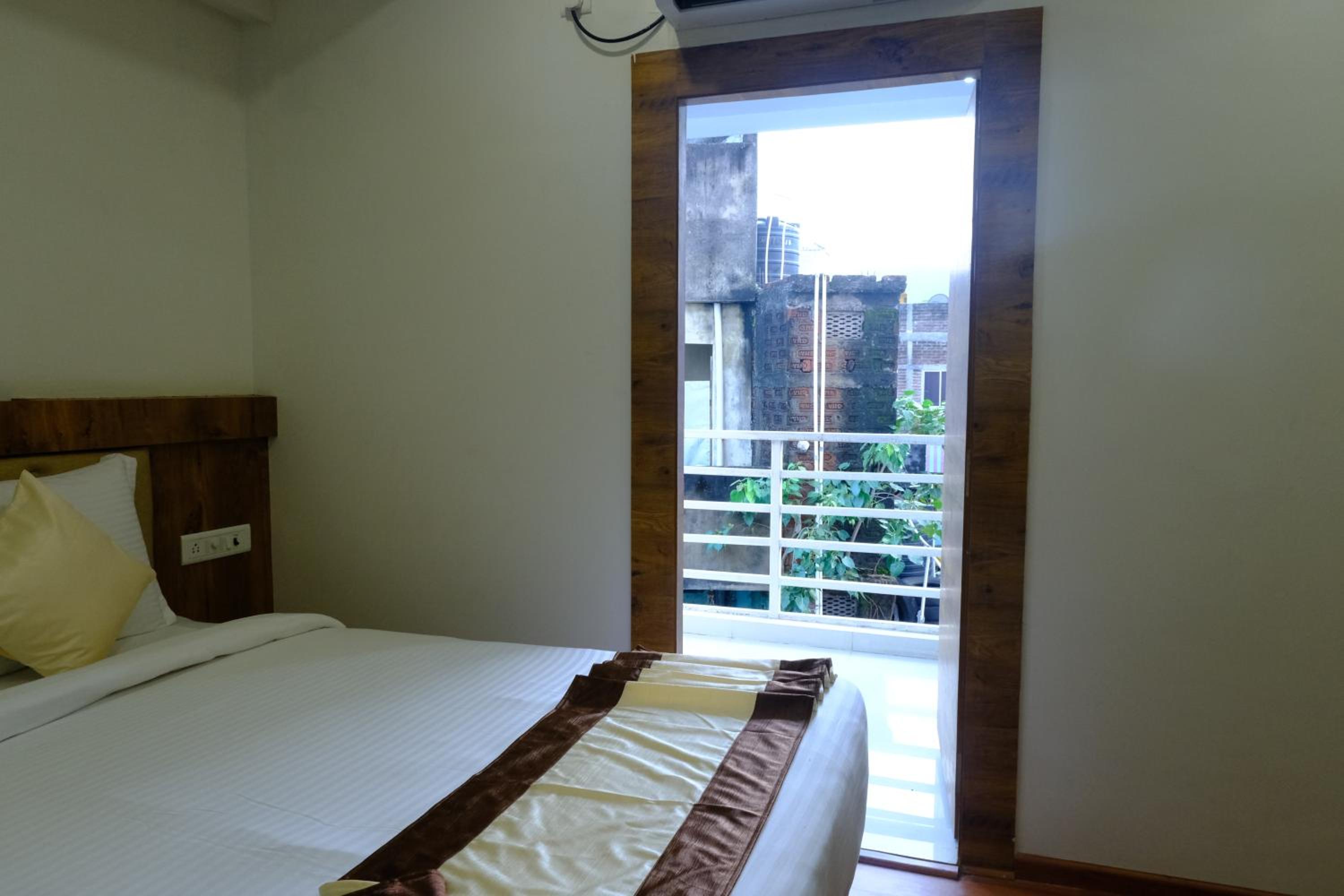 Deluxe King Room photo 3