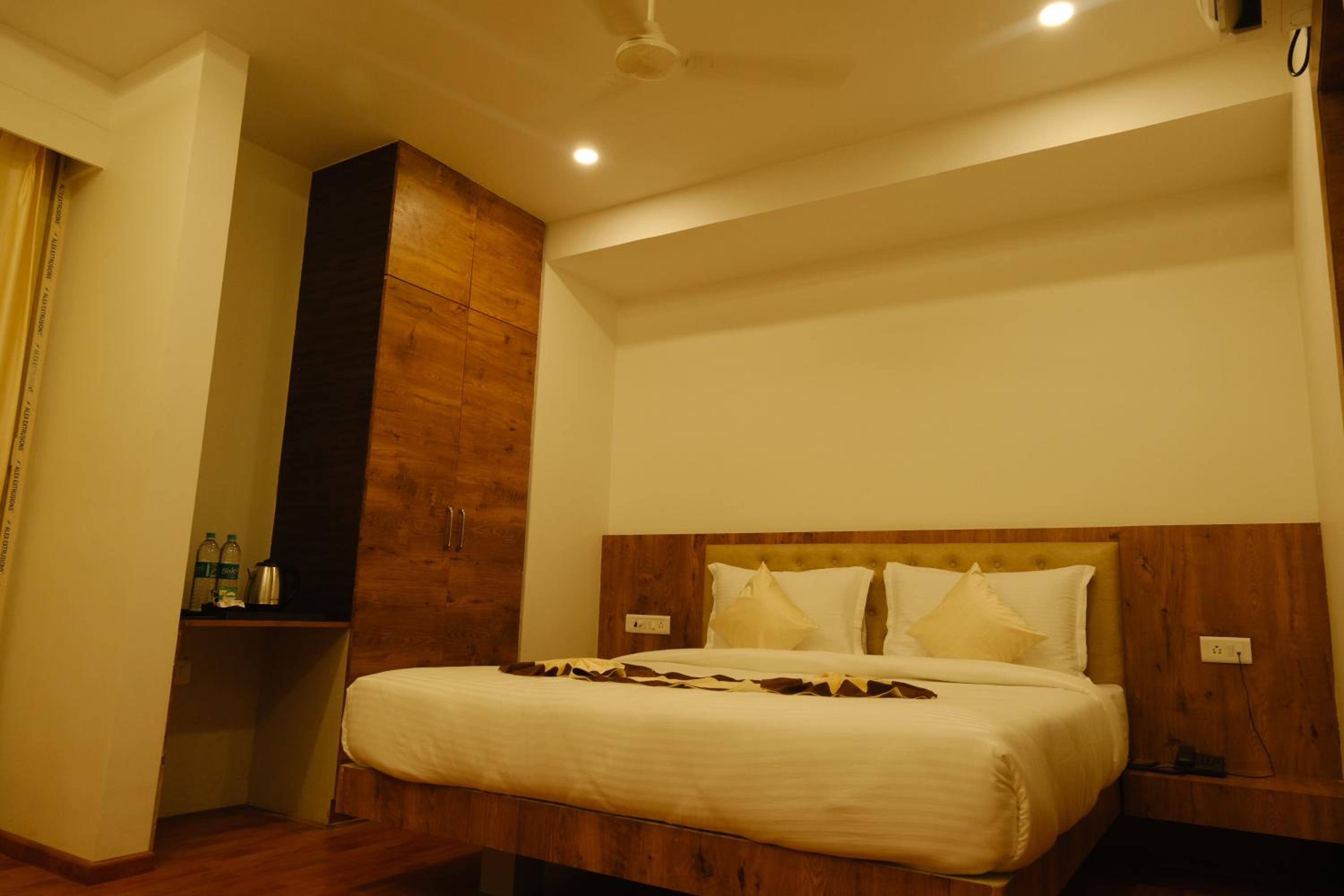 Deluxe Room - Photo 3