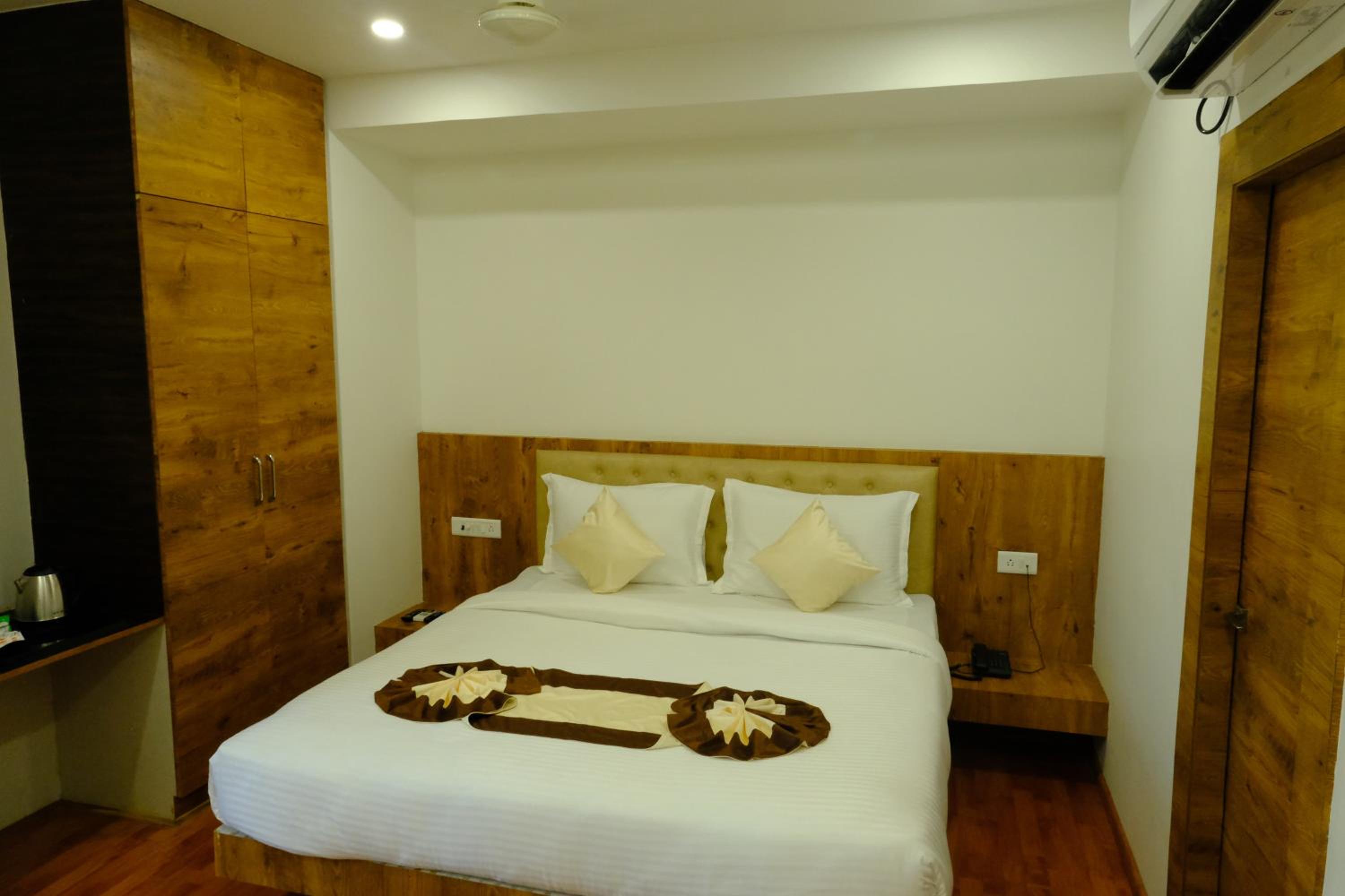 Deluxe Room - Photo 2