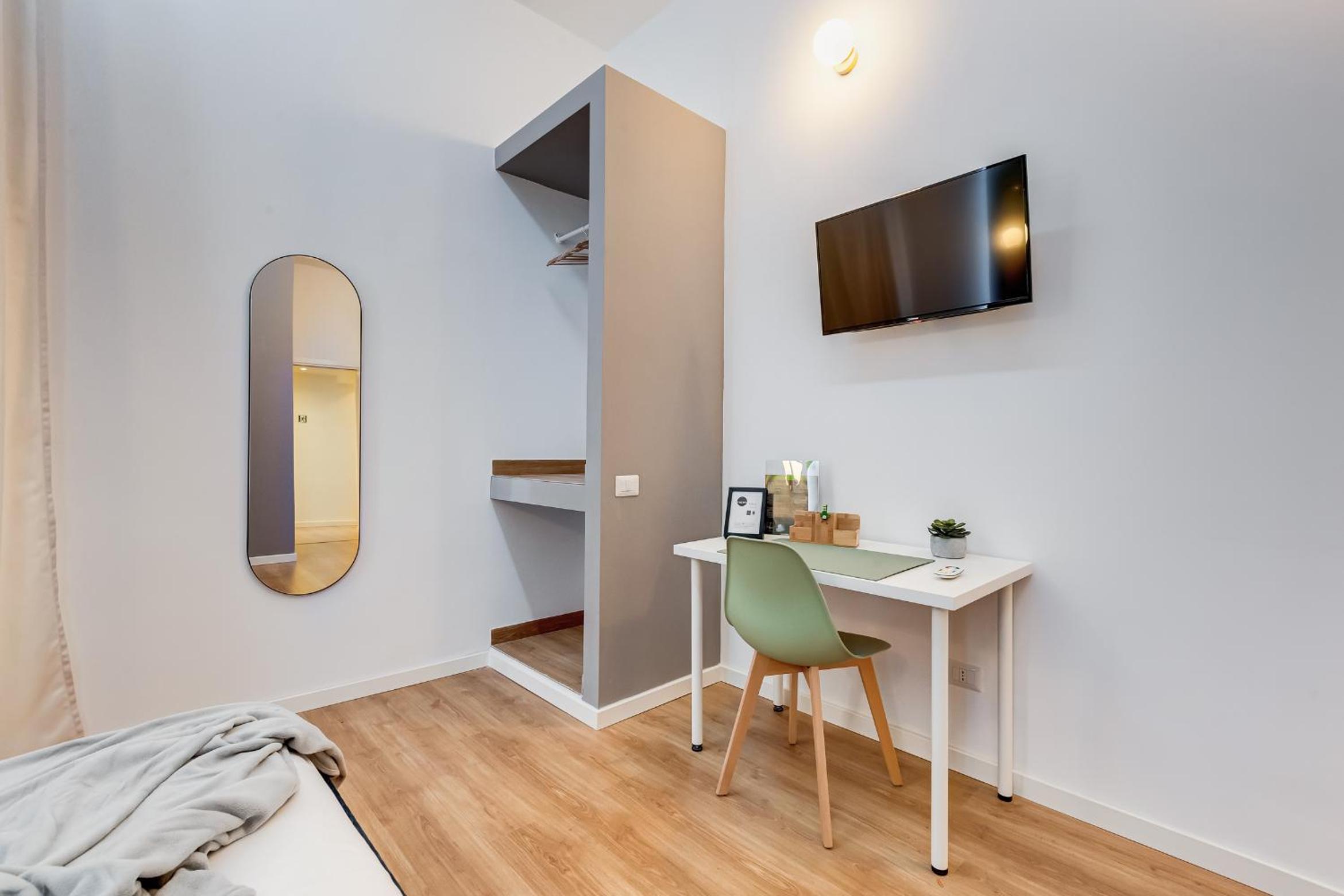 Deluxe King Room photo 1