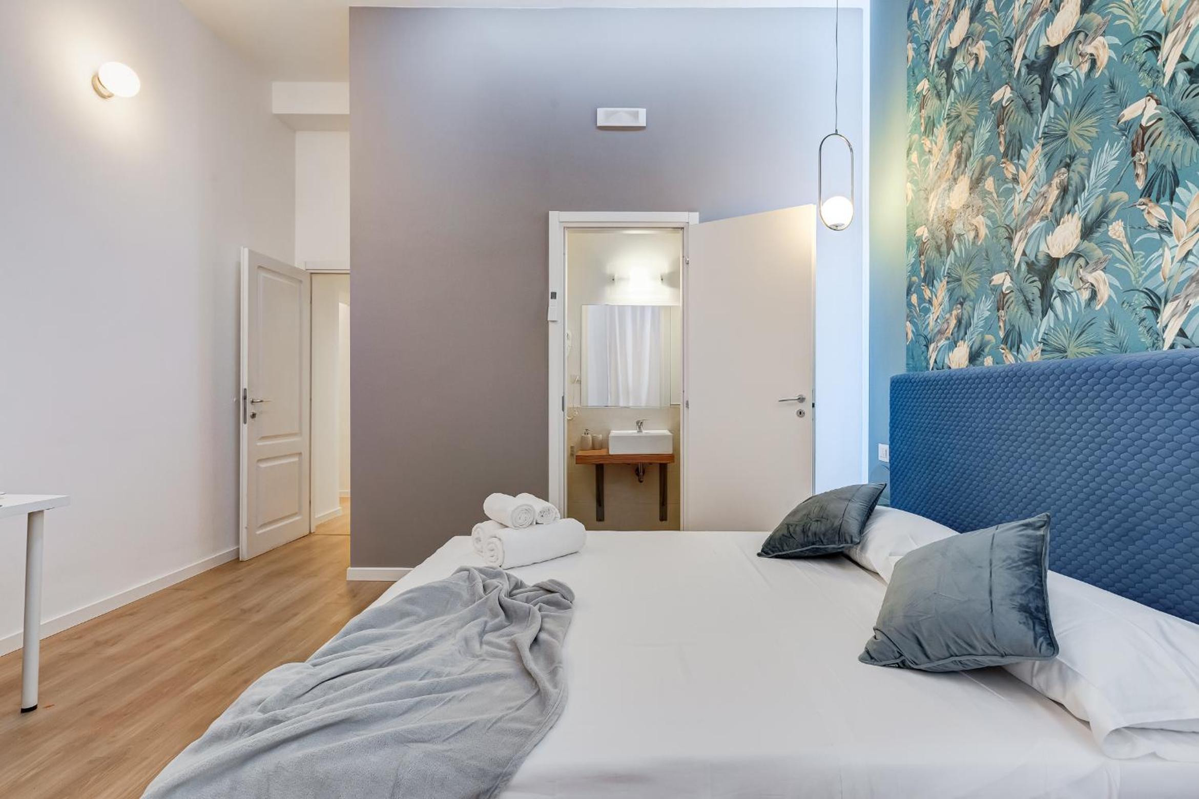 Deluxe King Room photo 2
