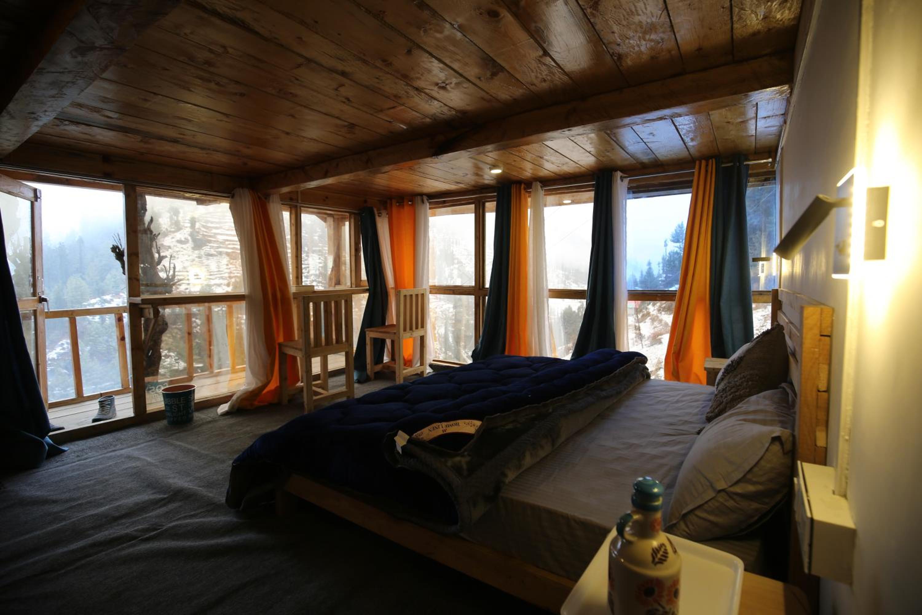 King Room with Mountain View photo 2