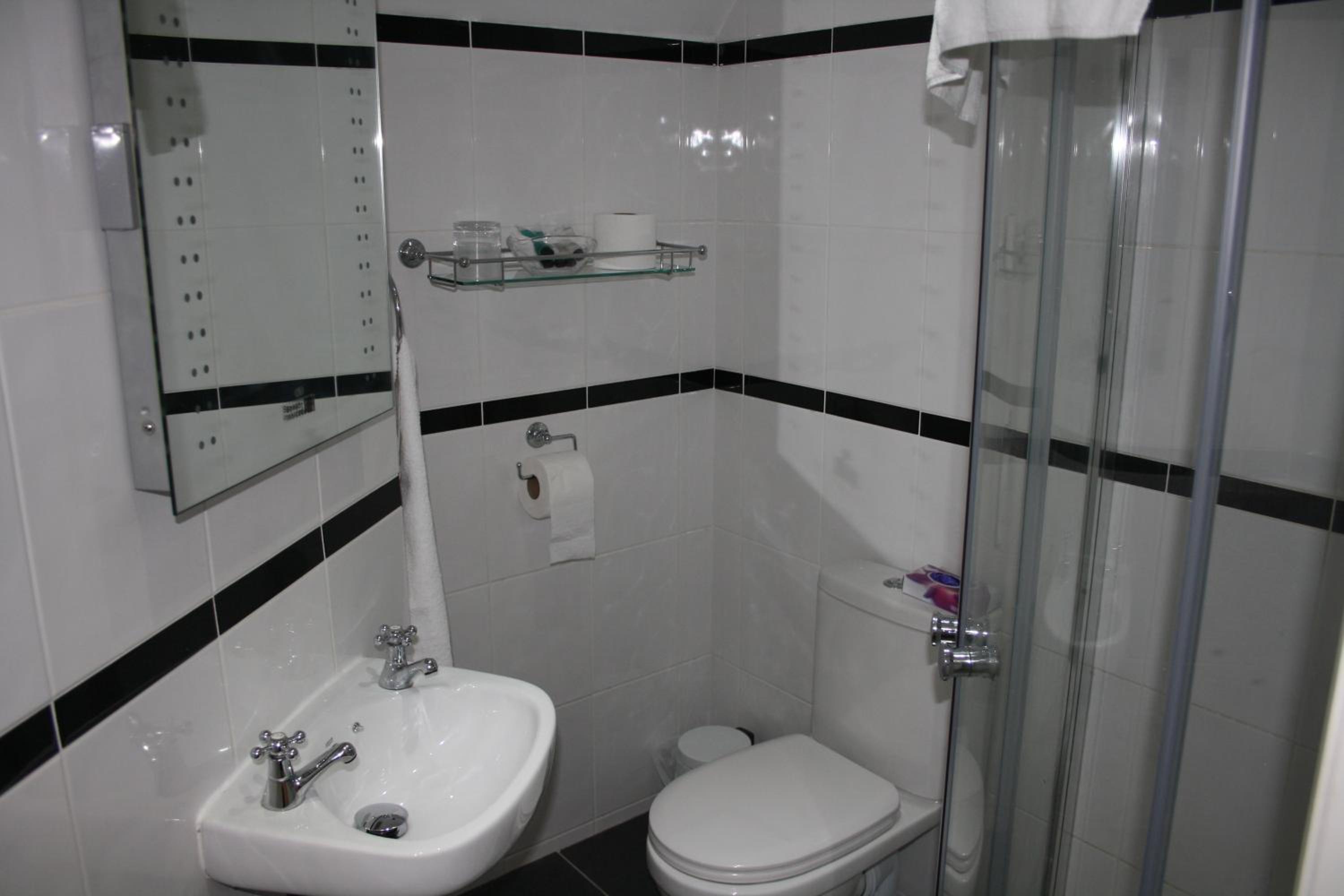 Basic Double Room photo 2