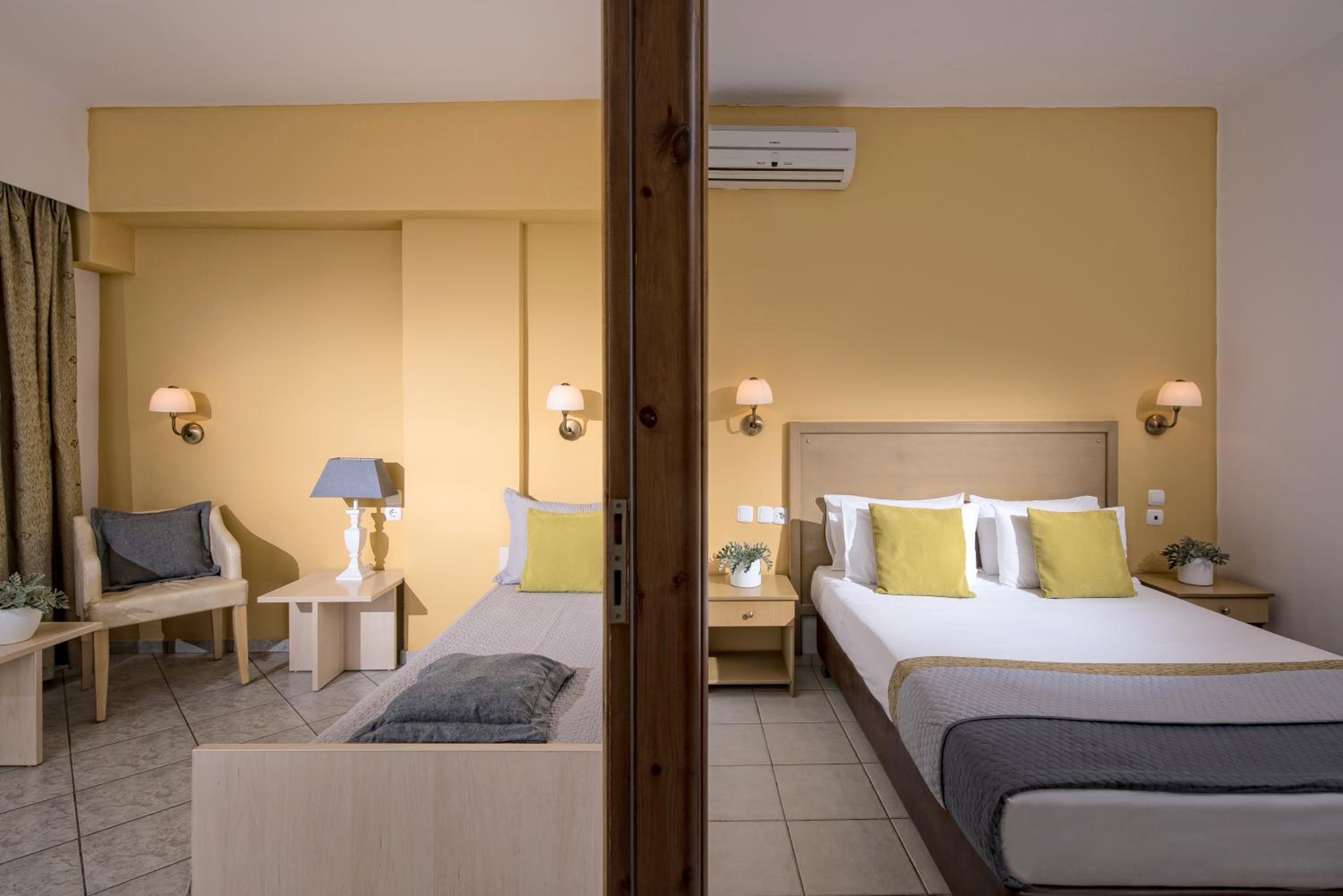 Family Suite with Sea View - Photo 9