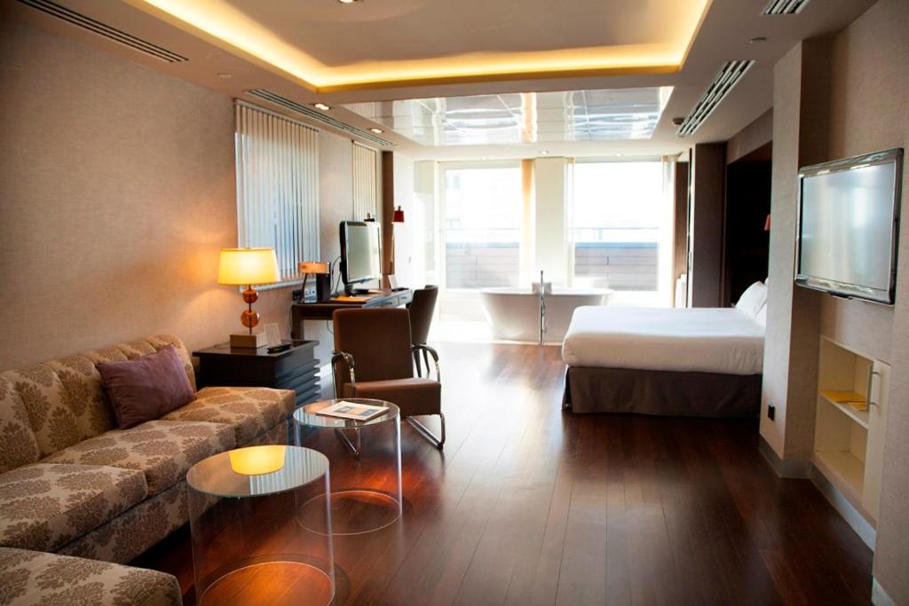 Suite with Terrace - Photo 1