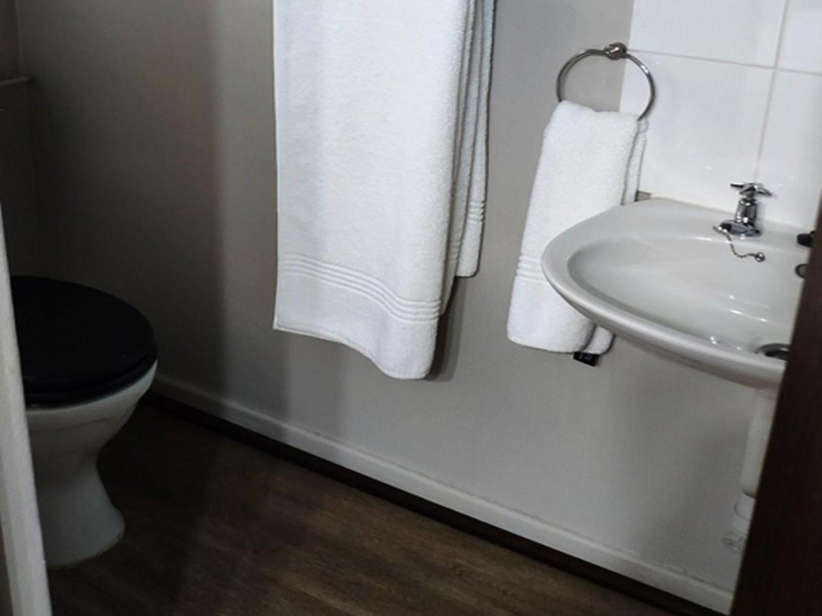 Standard Twin Room - Photo 5
