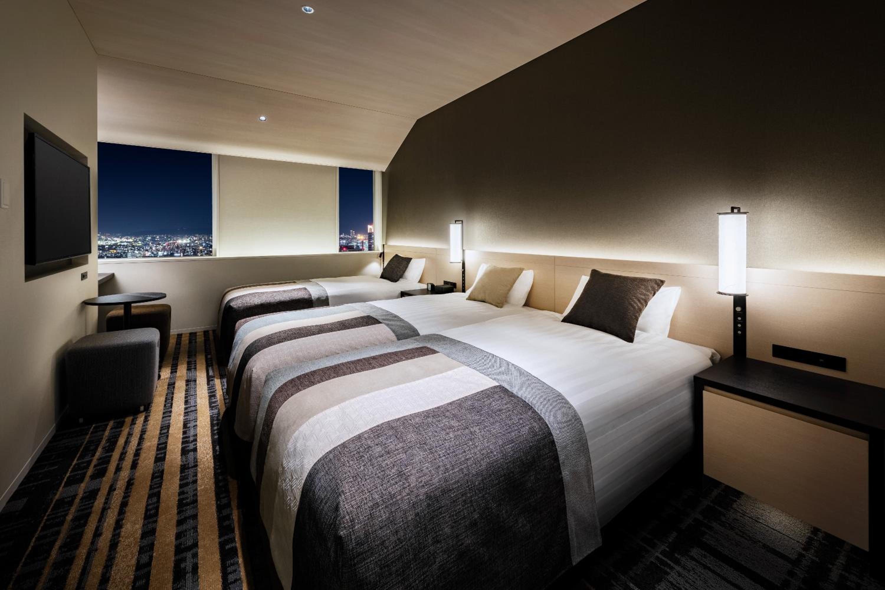 Deluxe Triple Room (30th Floor and above) - Non-Smoking photo 1