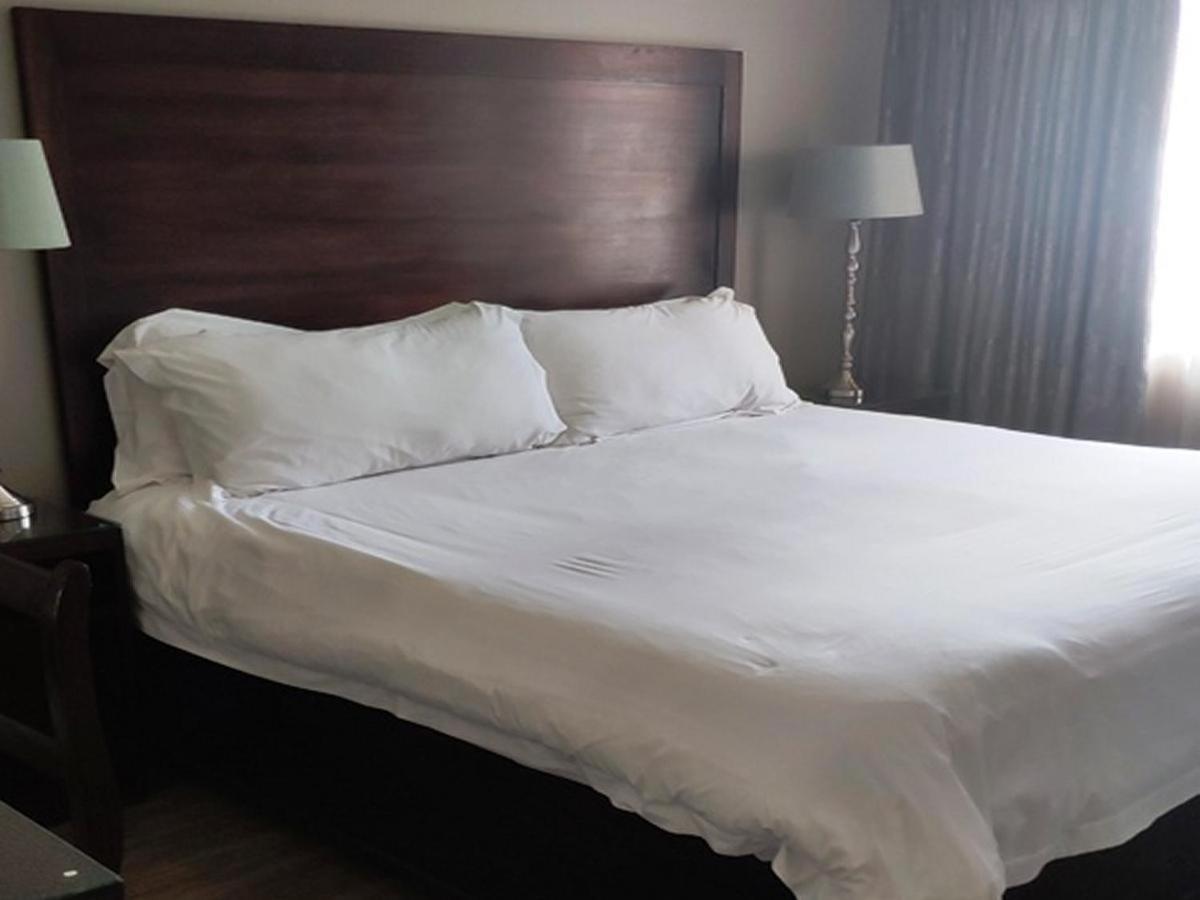 Standard King Room photo 1