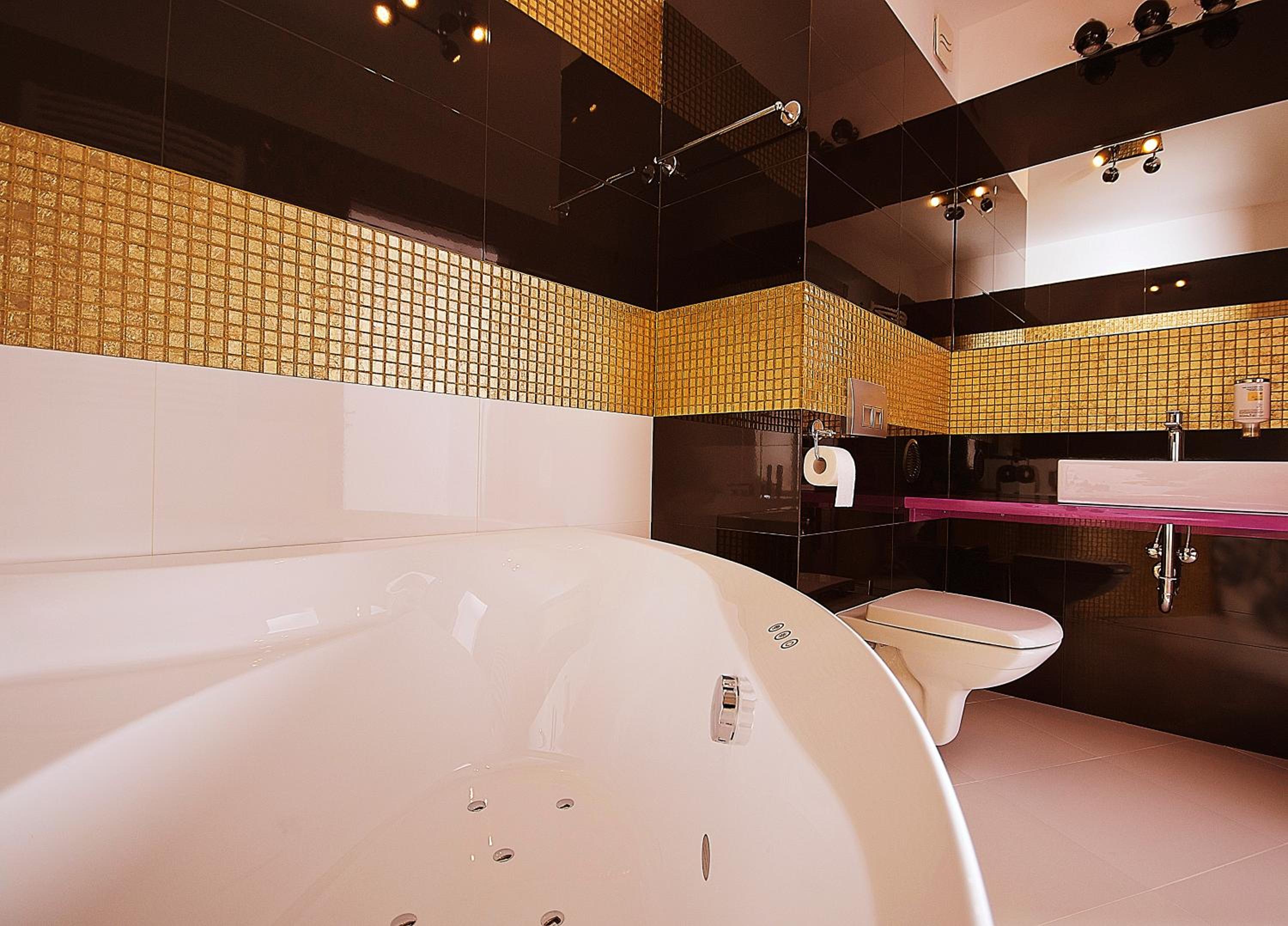 Suite - Photo 3