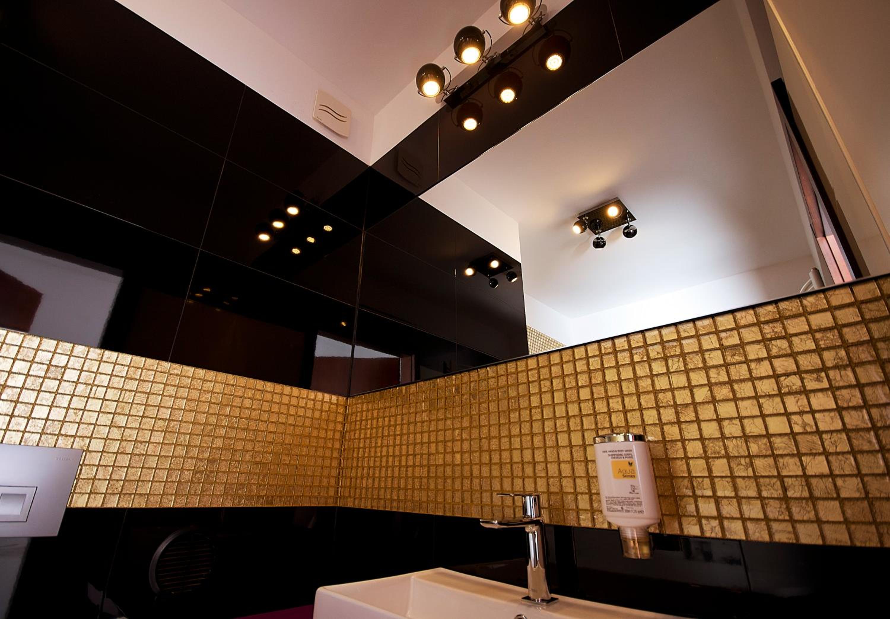 Suite - Photo 4