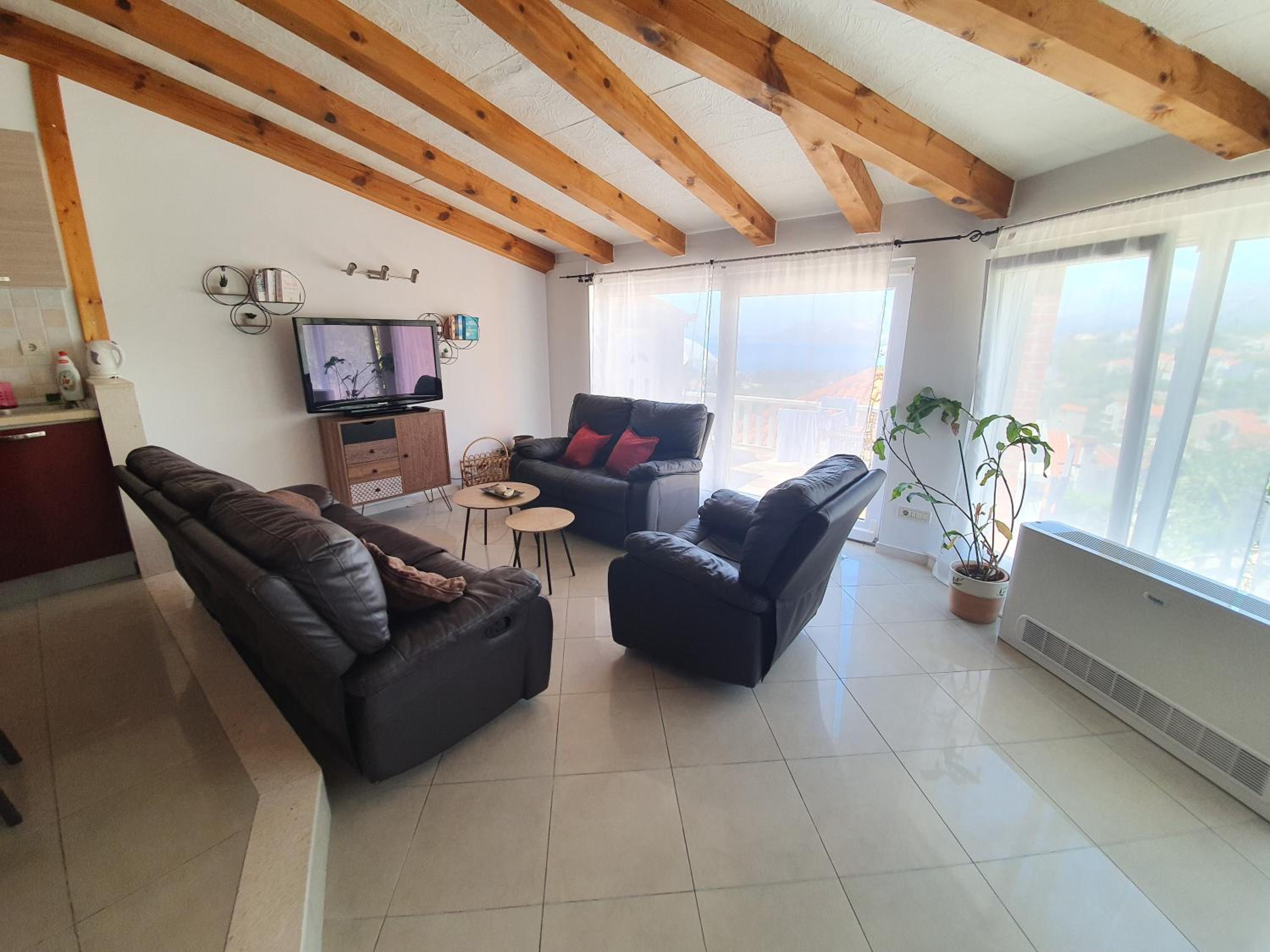 Two-Bedroom Apartment with Shared Terrace and Sea View
