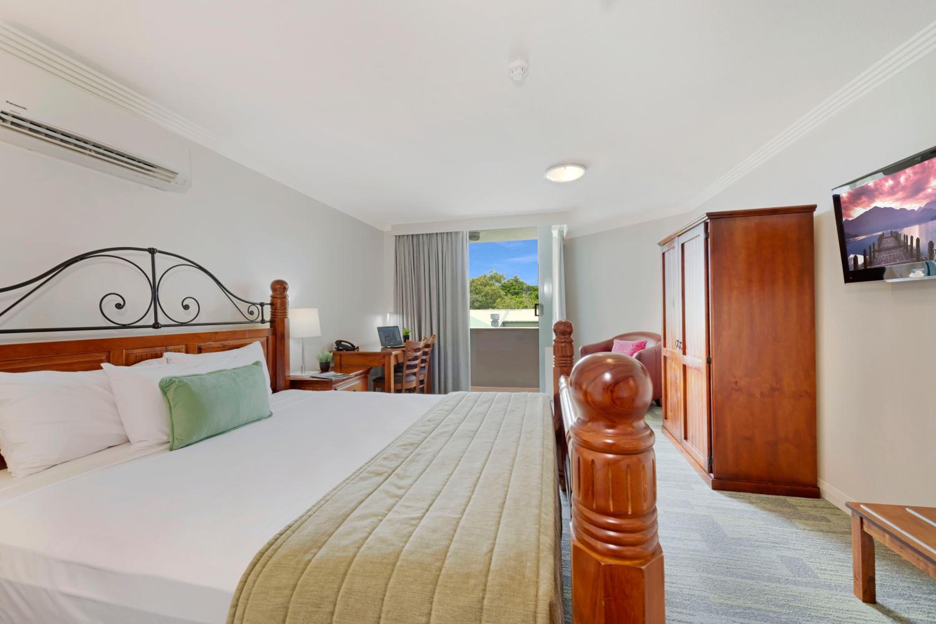 King Kitchenette Room