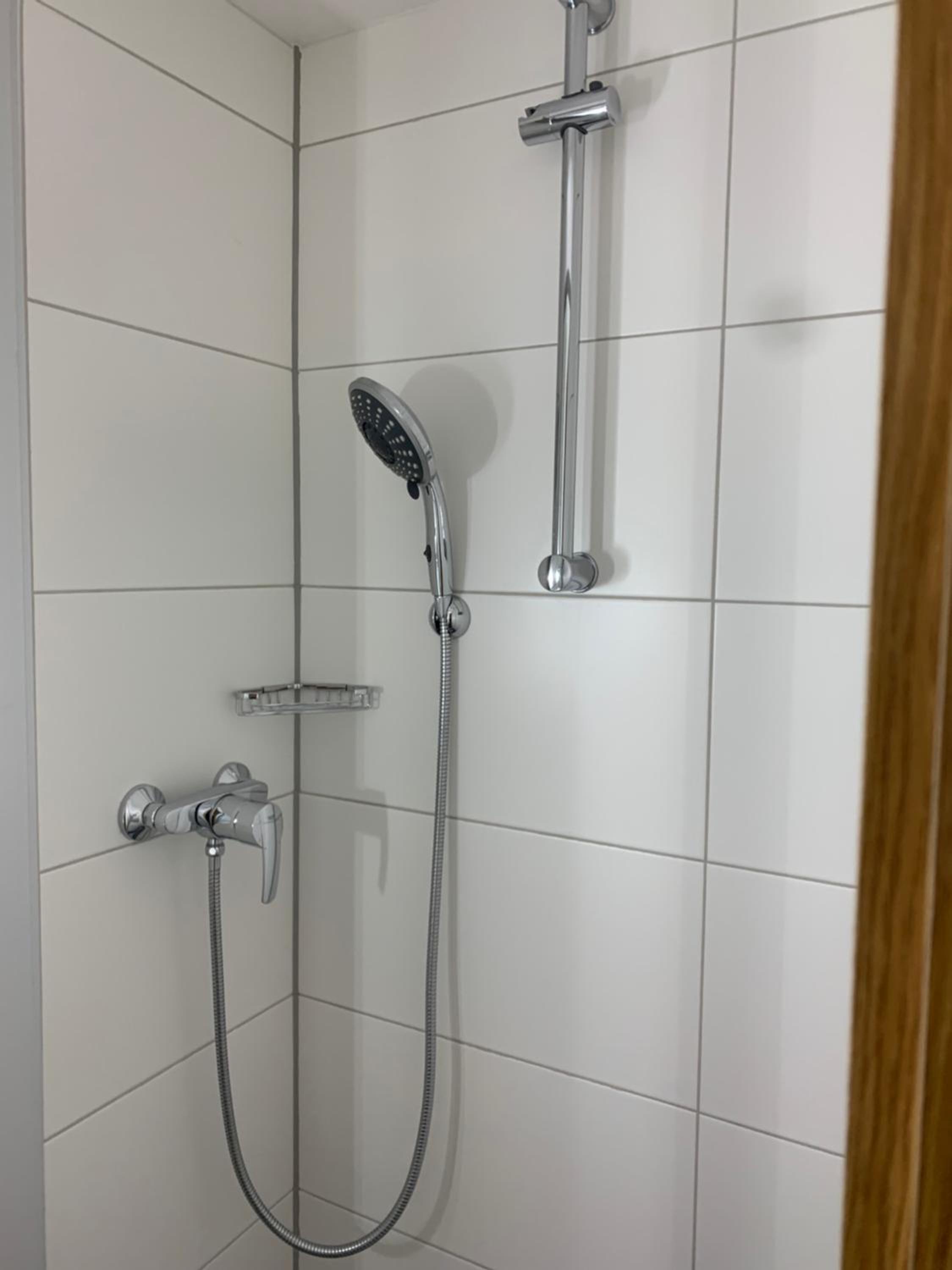 Large Double Room - Photo 6