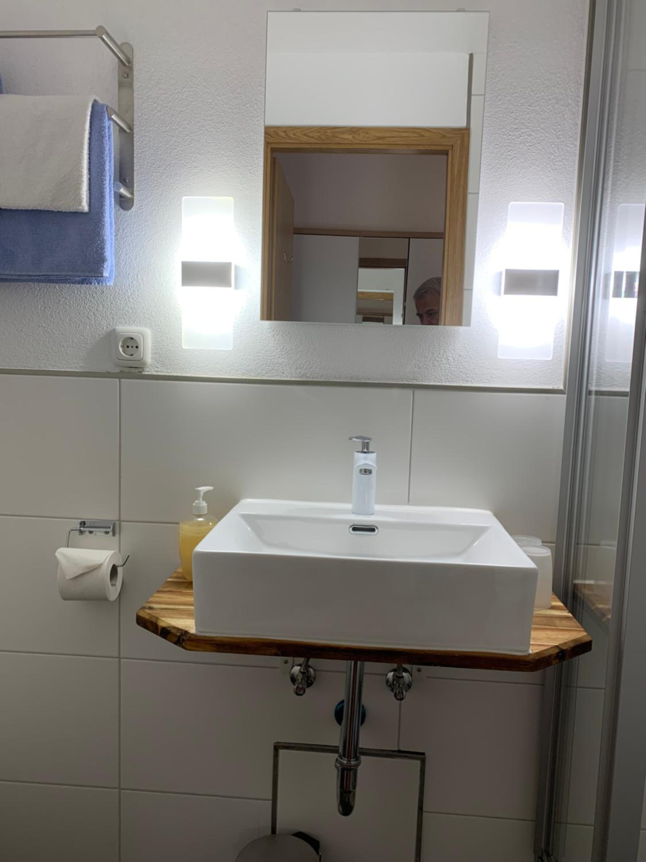 Budget Double Room - Photo 5