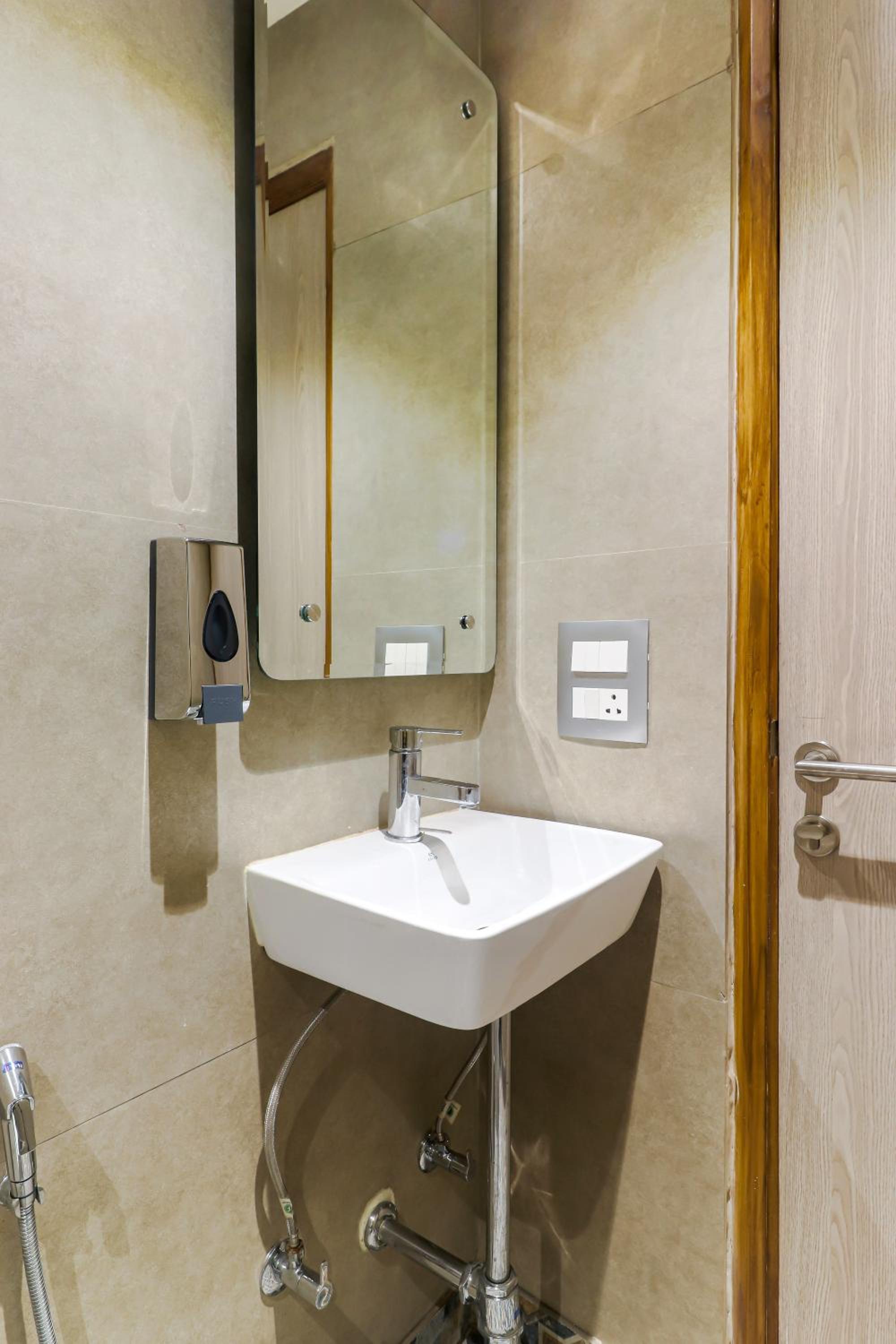 Standard Double Room - Photo 3