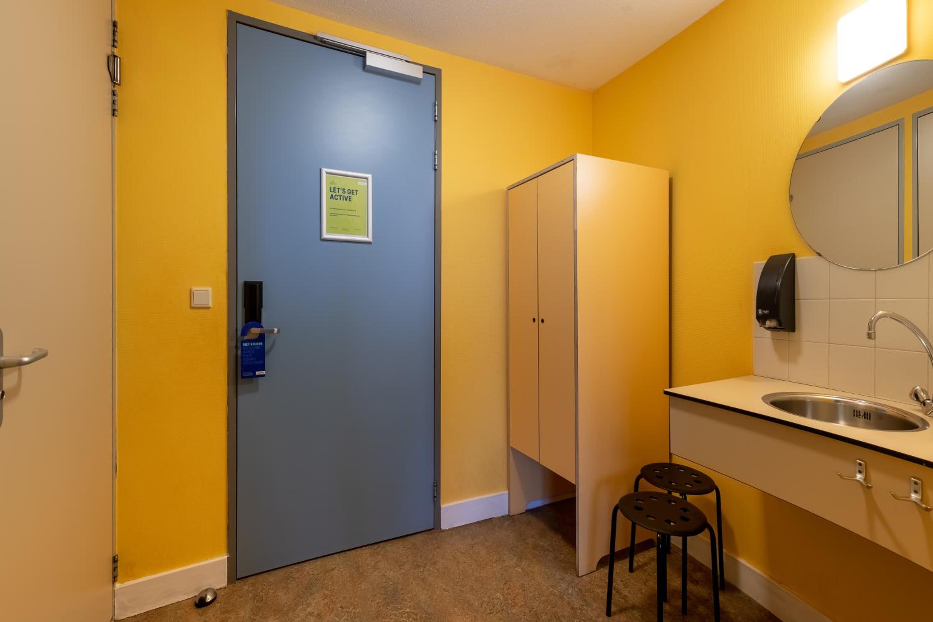 Six Person Family Room with Private Bathroom and Shower, photo 6