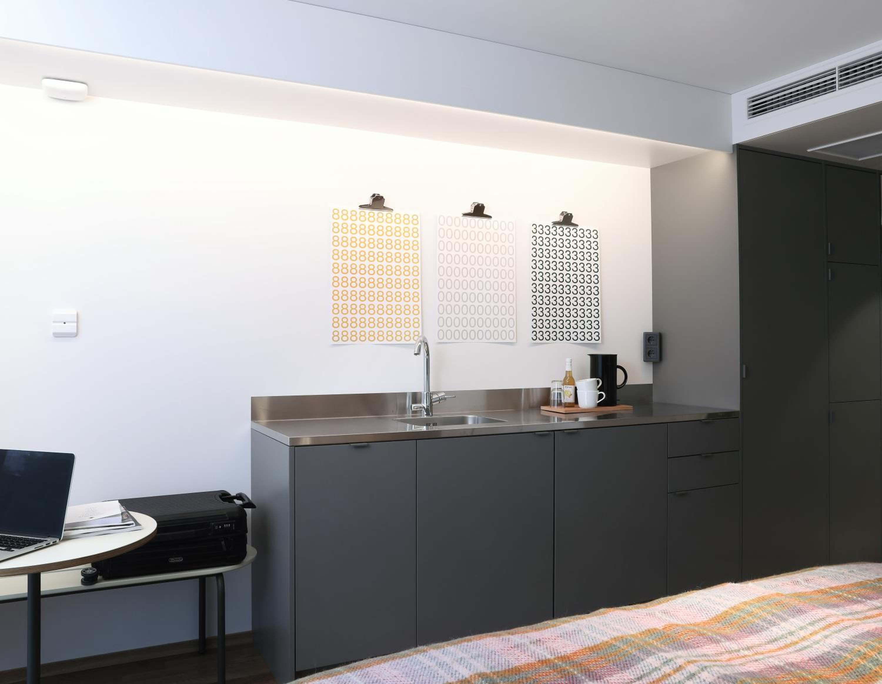 Twin Studio with Balcony - Accessible - Photo 9