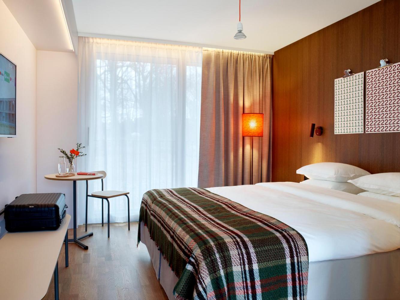 Standard King Room - Photo 9