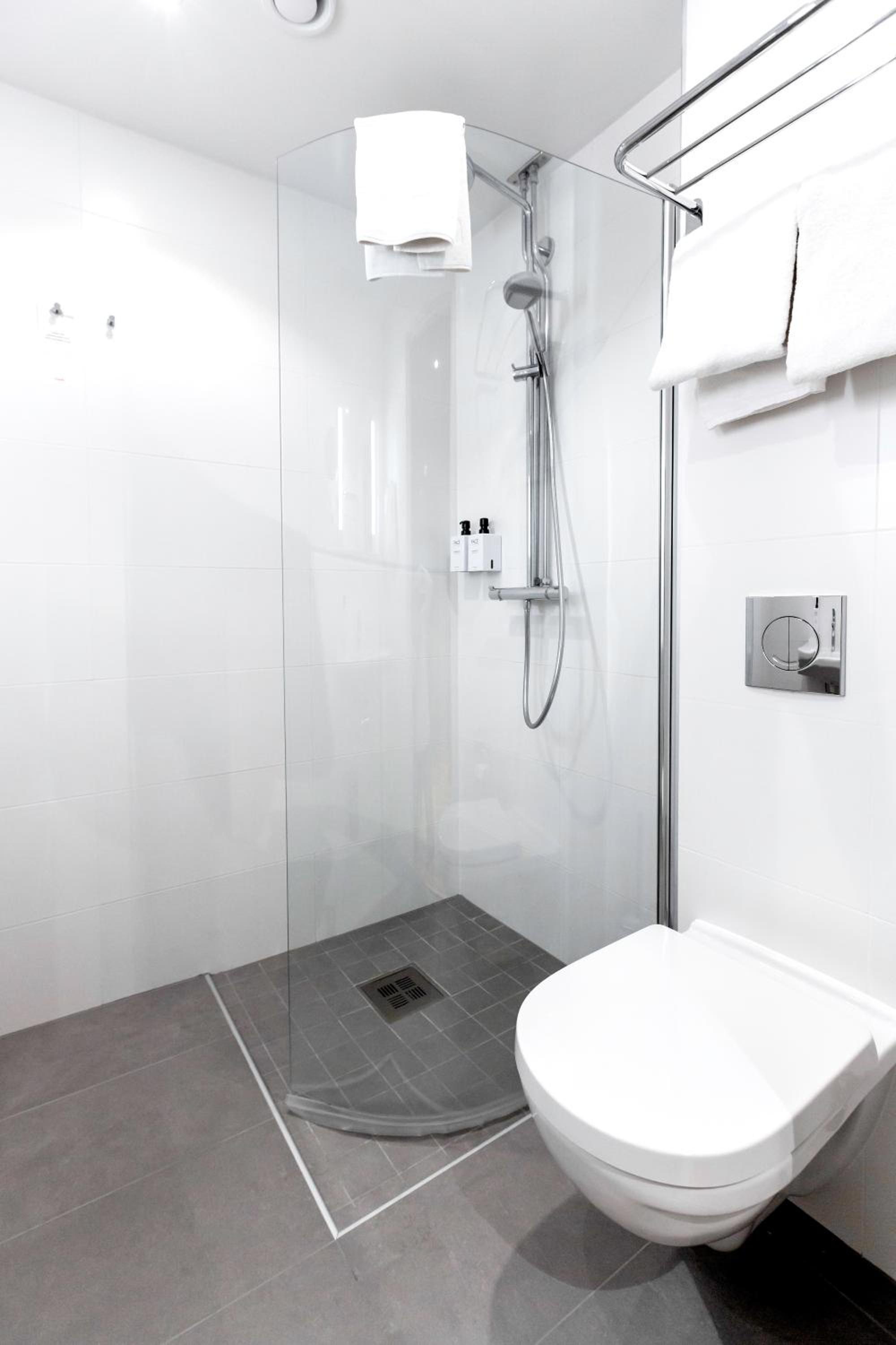 Standard Twin Room - Photo 2