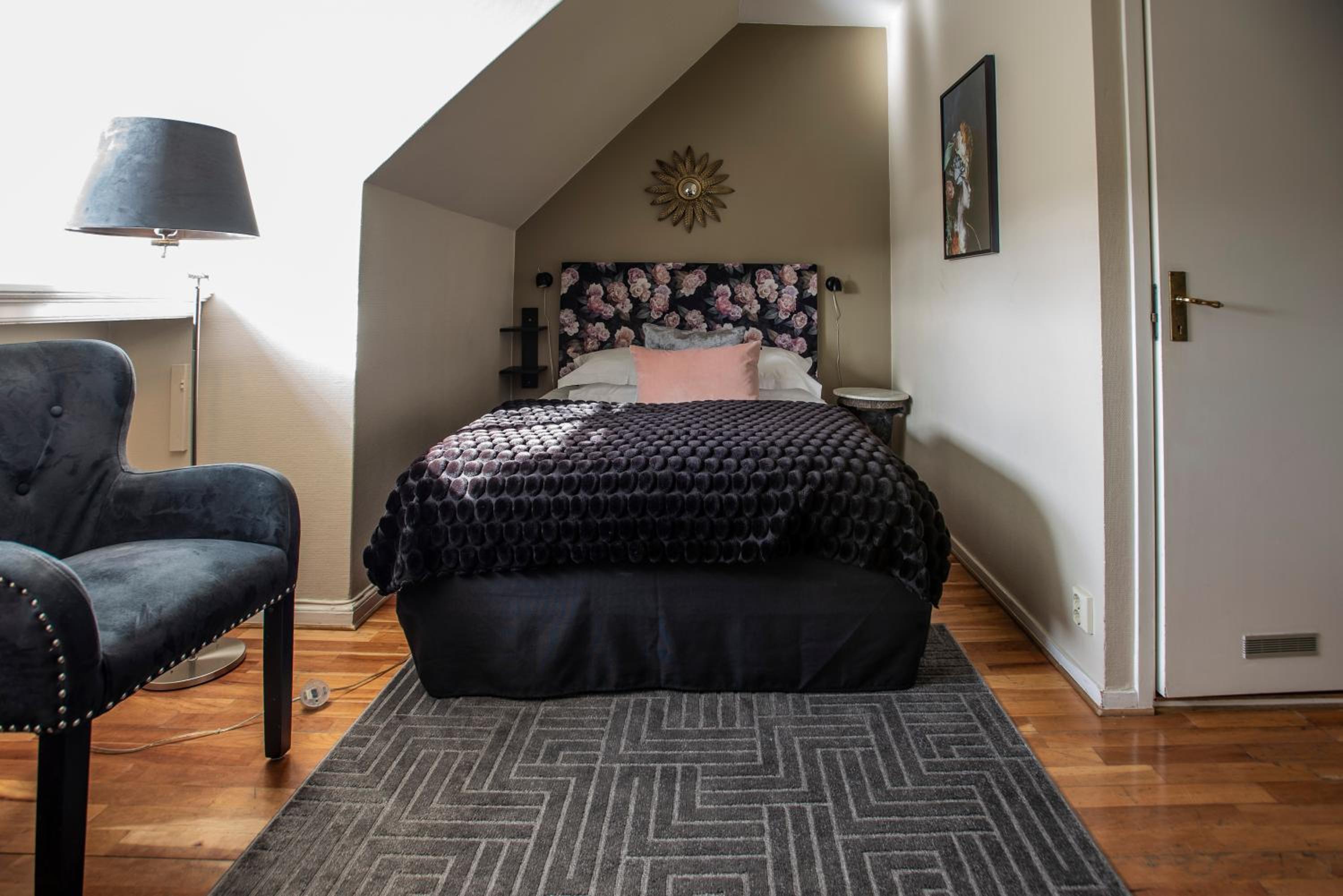 Small Double Room - Photo 4
