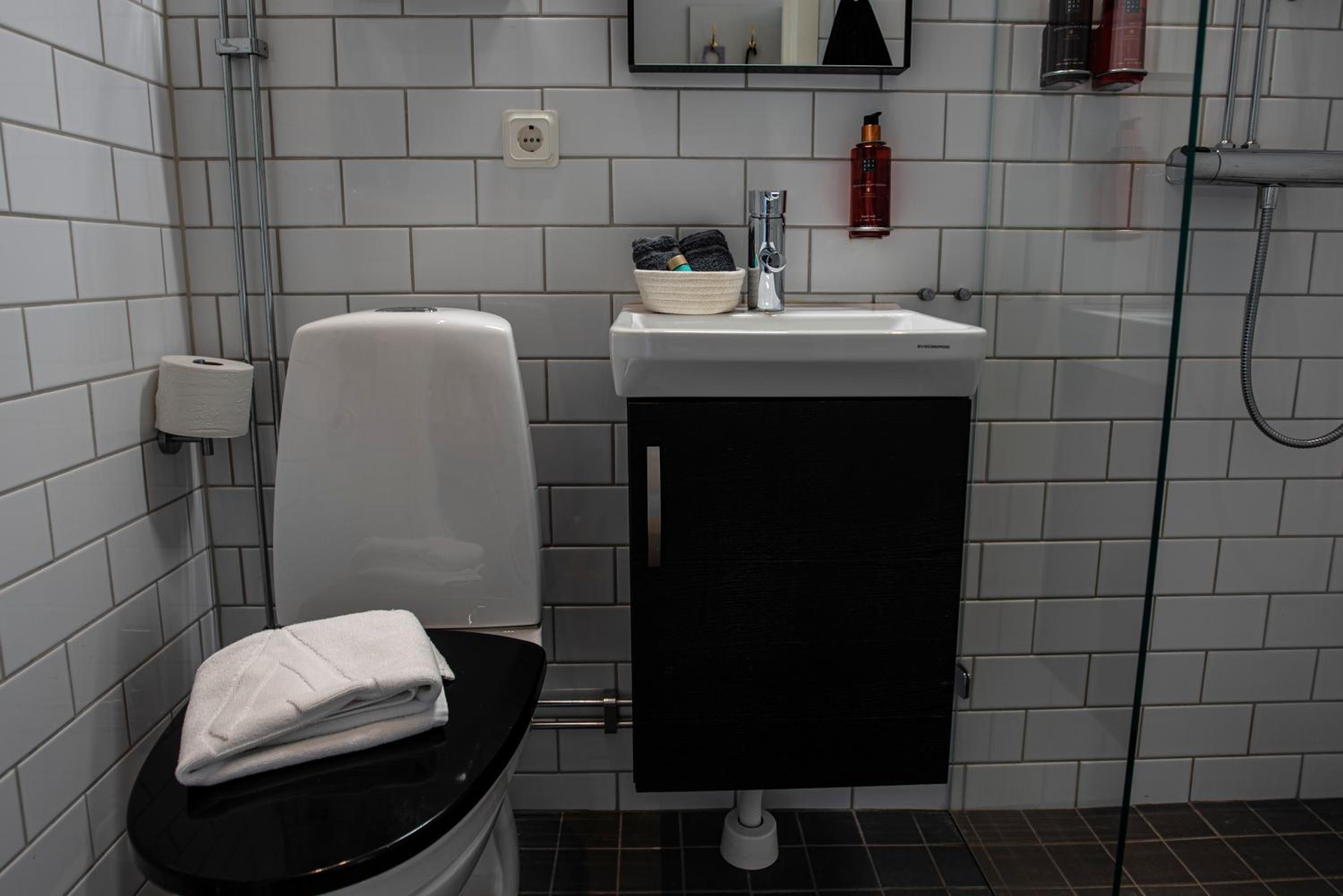 Small Double Room - Photo 19