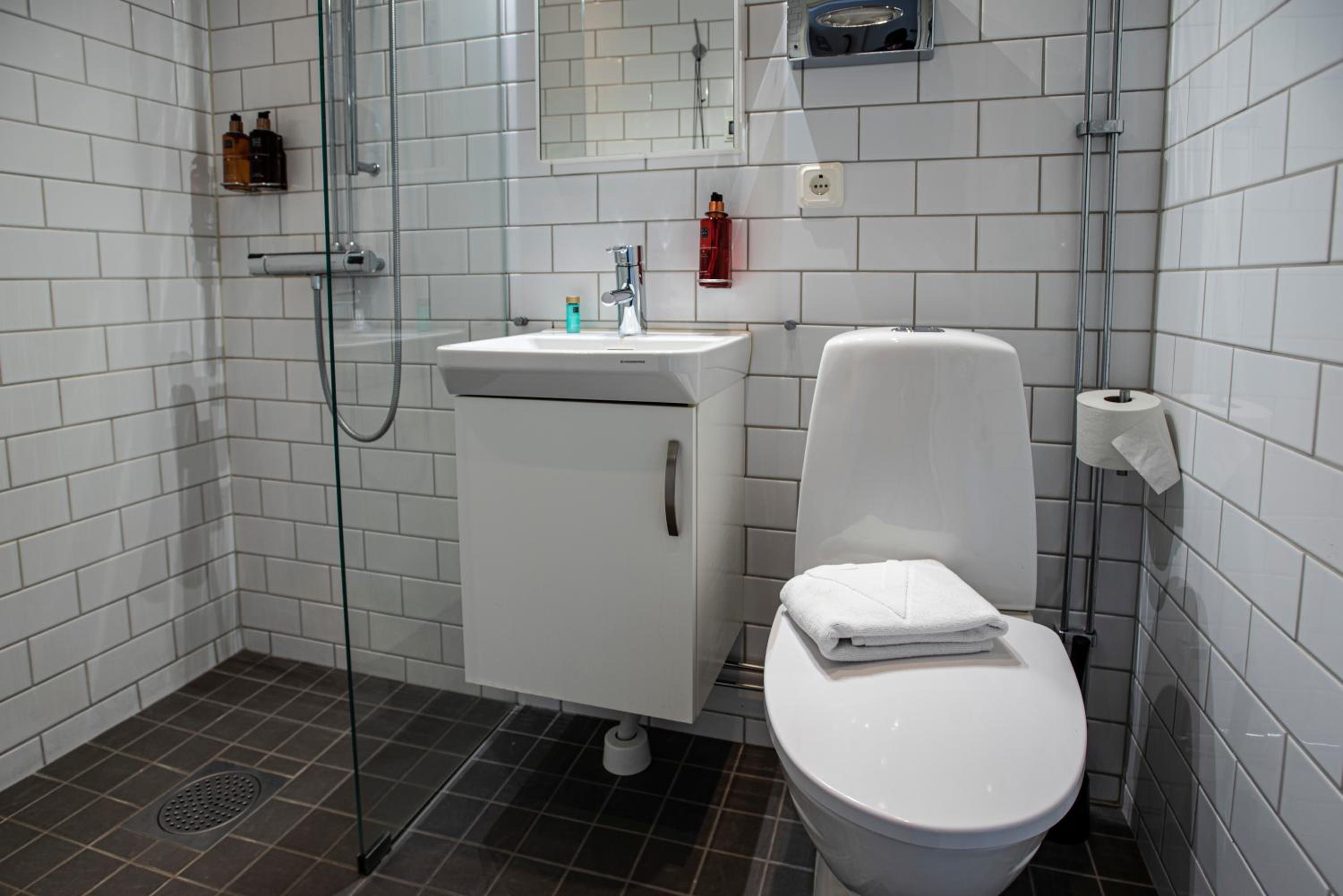Small Double Room - Photo 20