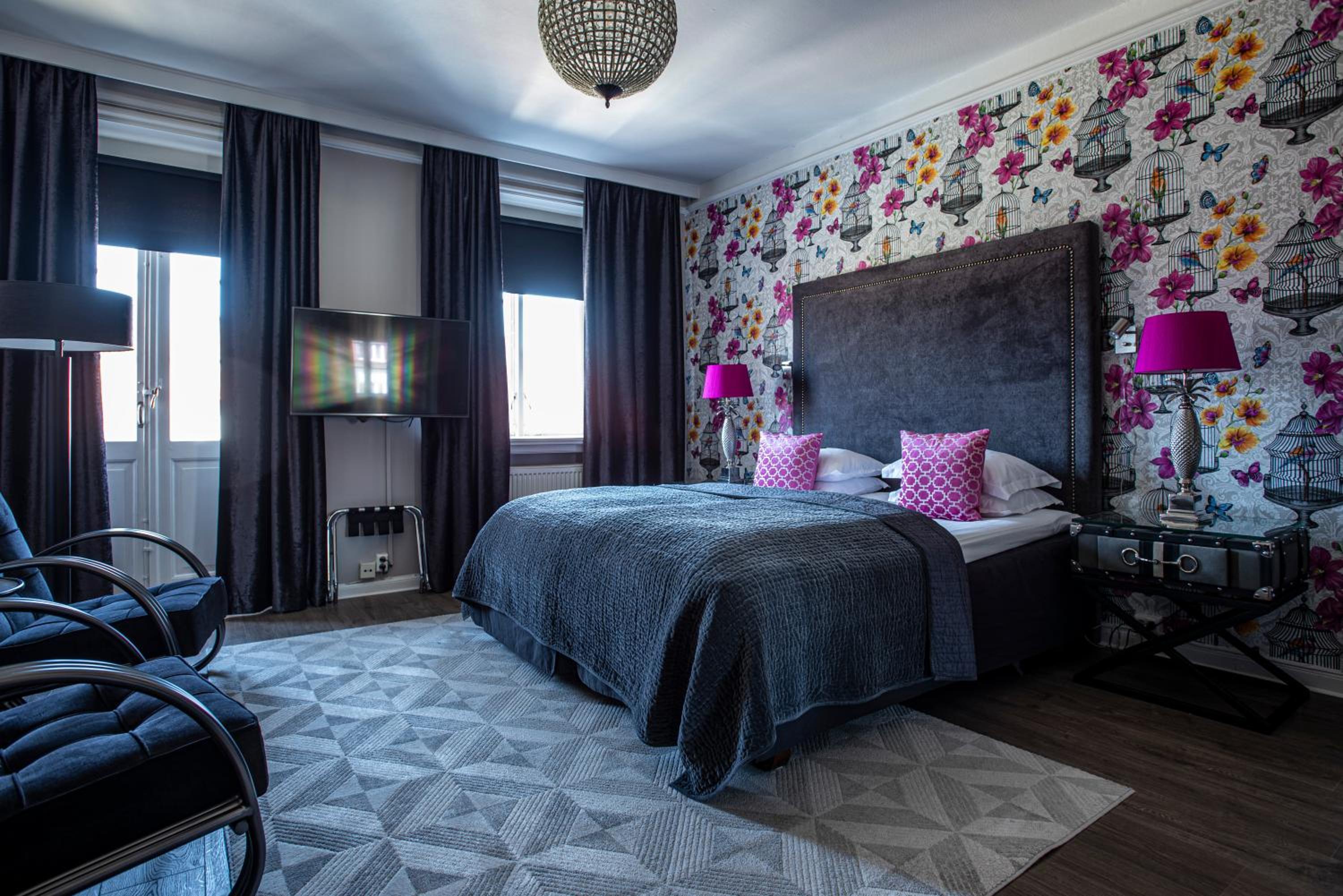 Premium Room with Balcony - Photo 6