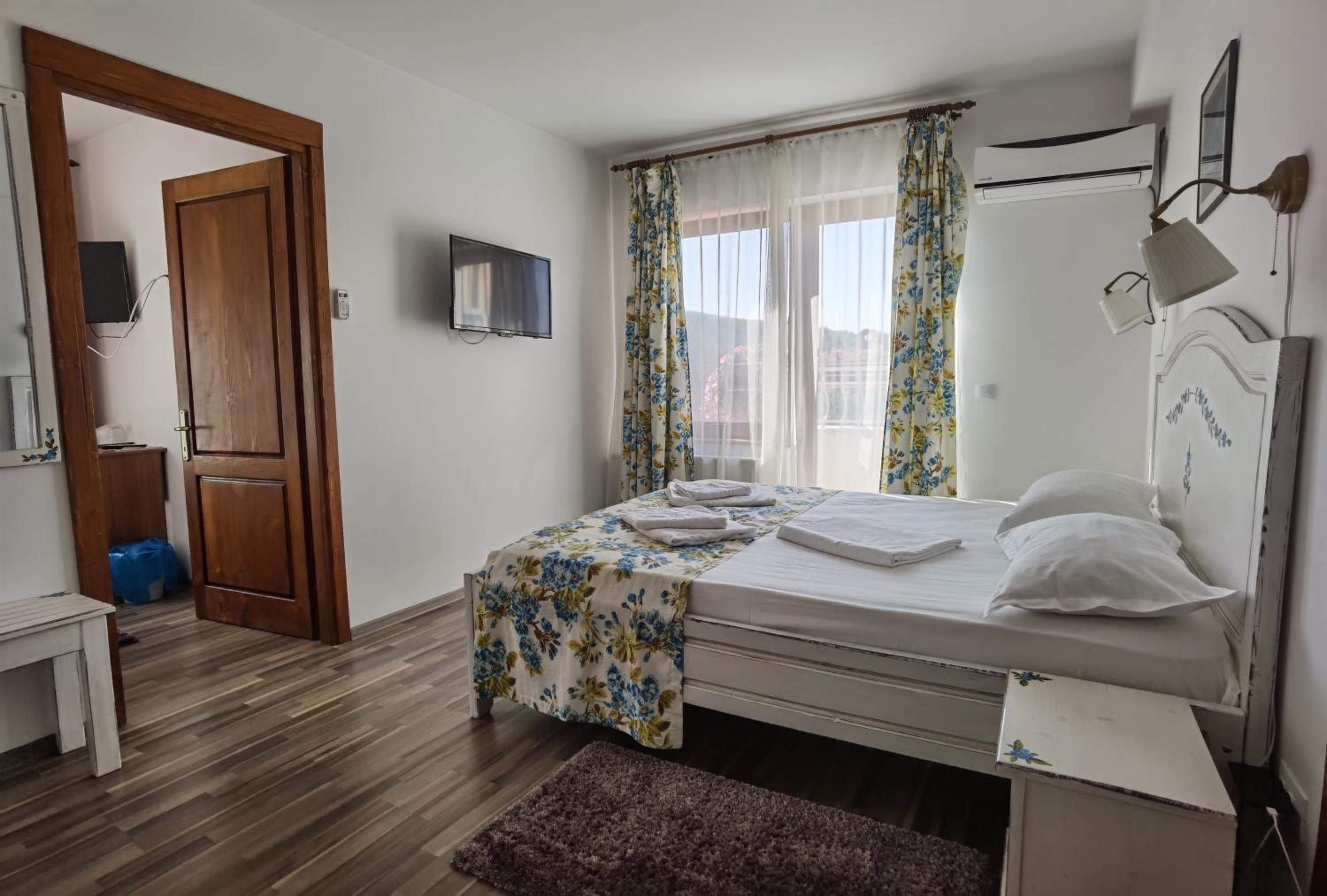 Suite with Balcony photo 3