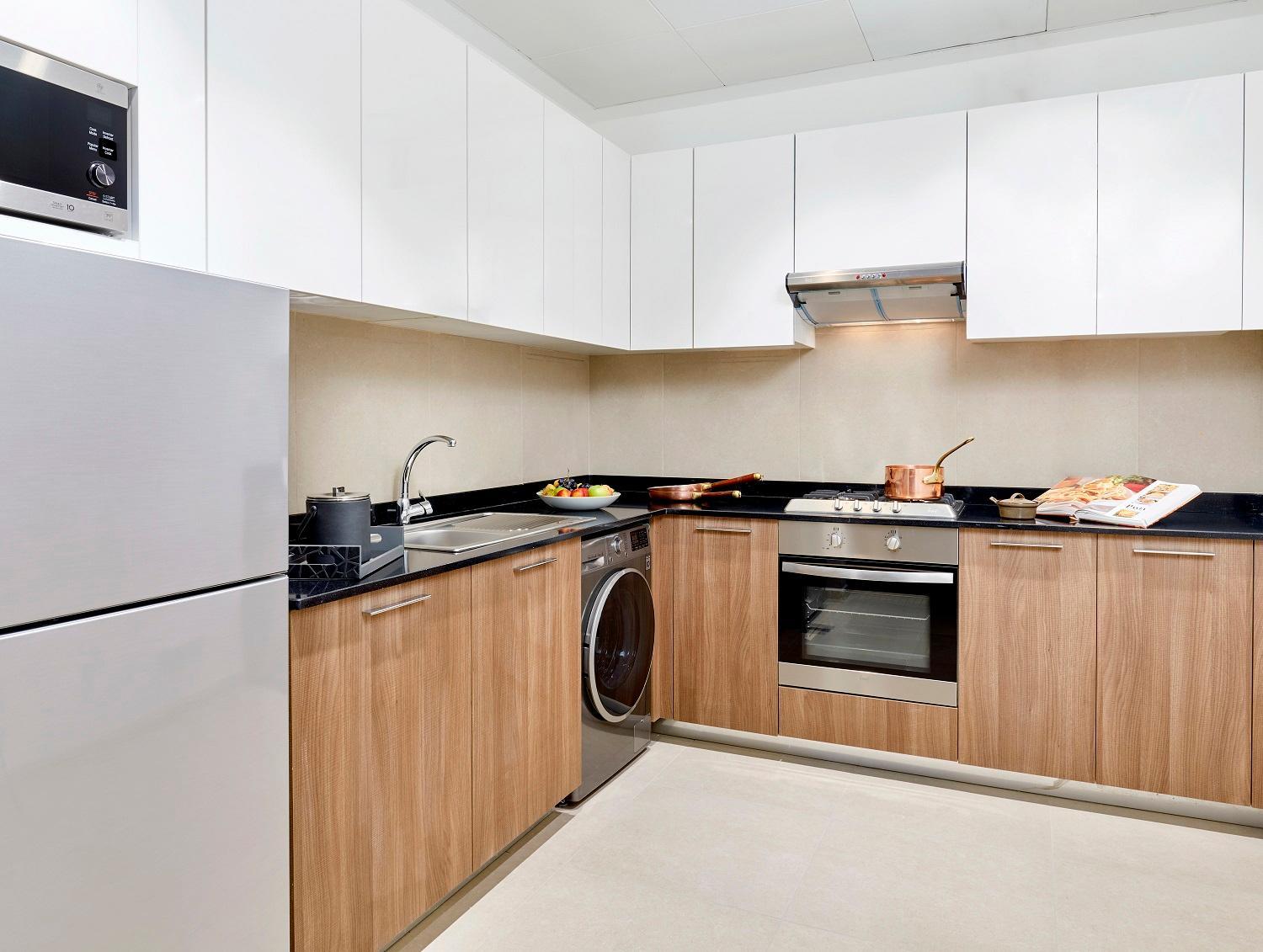 One-Bedroom King Suite with City View photo 3