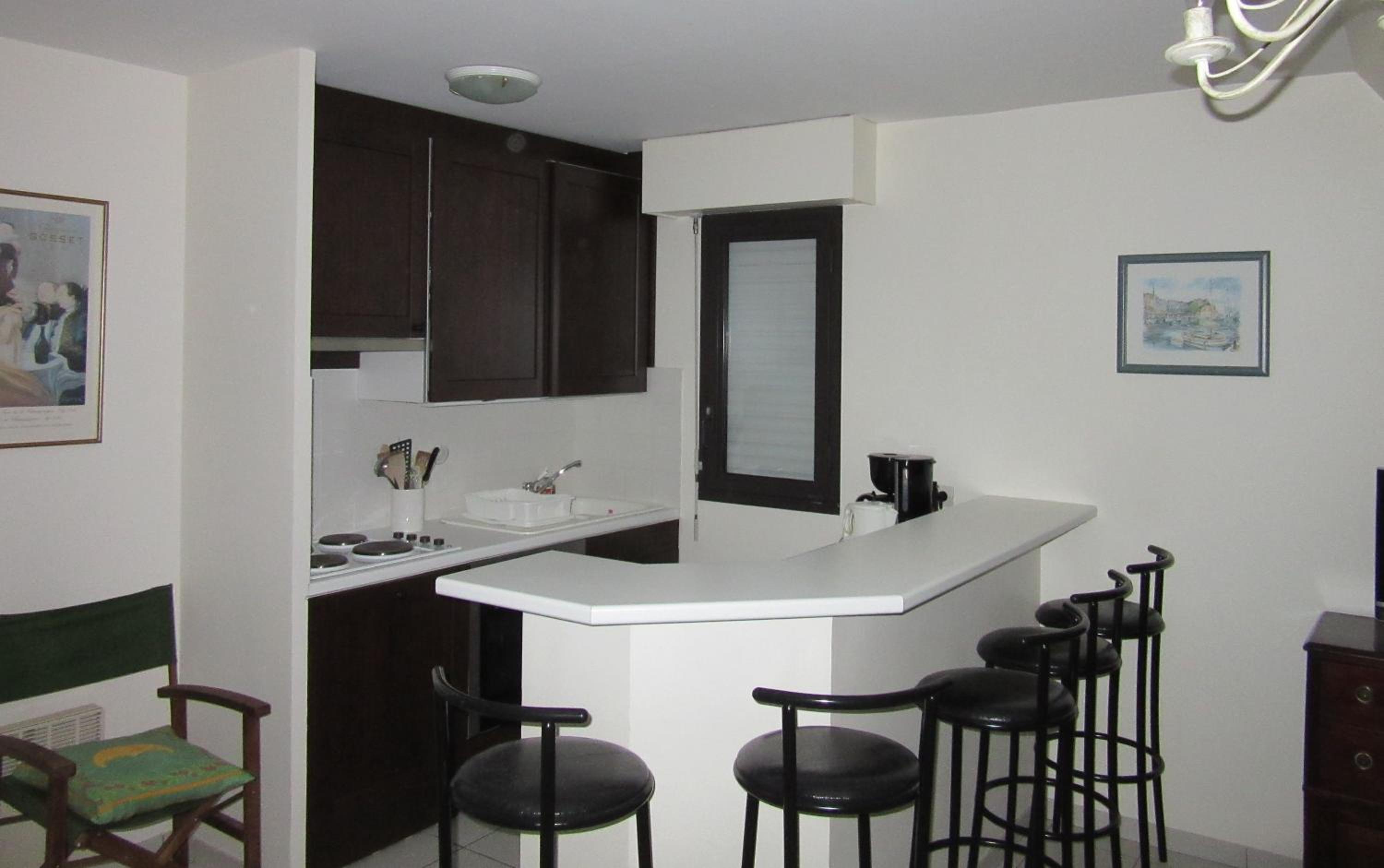 Three-Bedroom Apartment - Photo 9