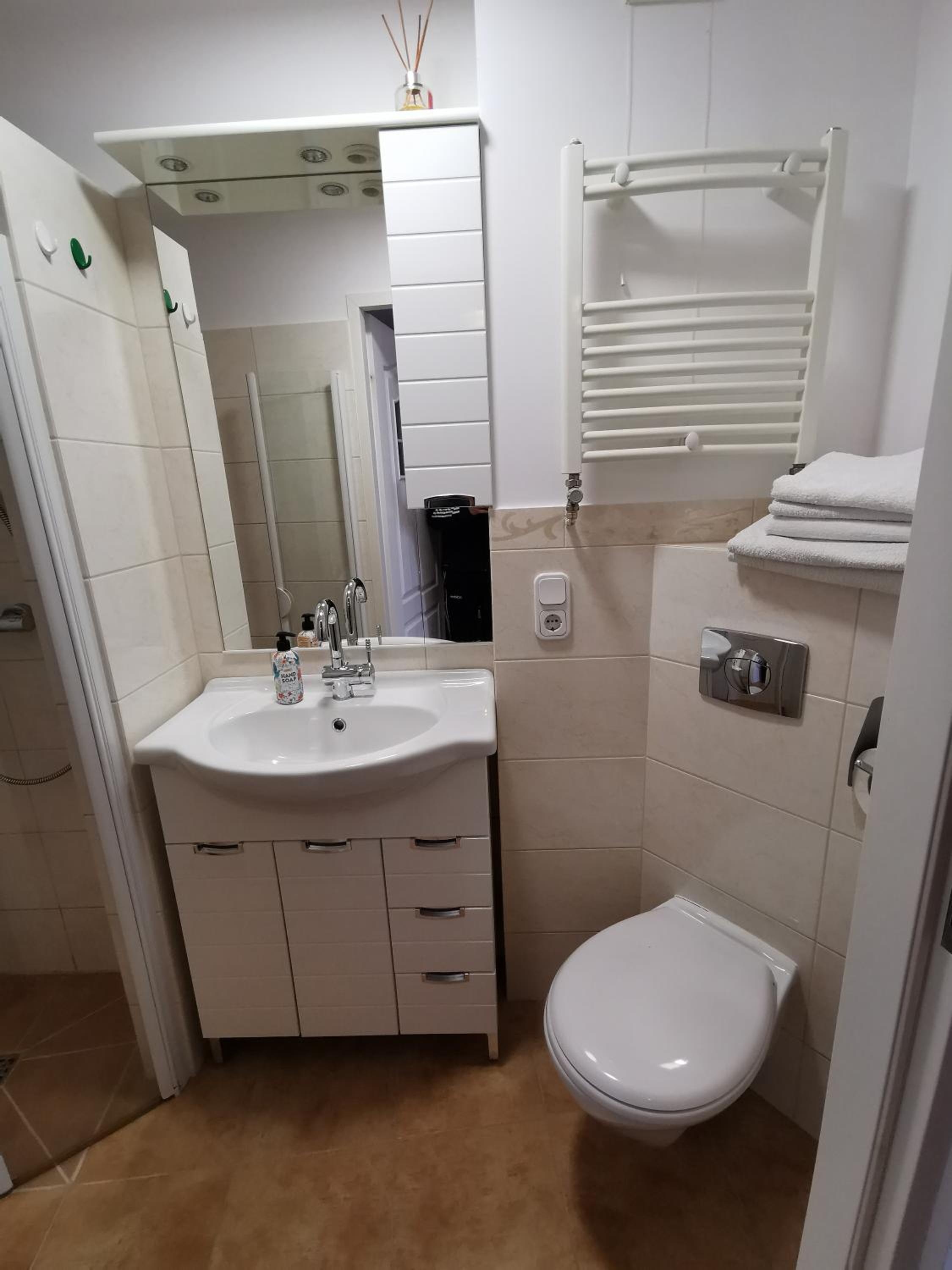 One-Bedroom Apartment - Photo 10