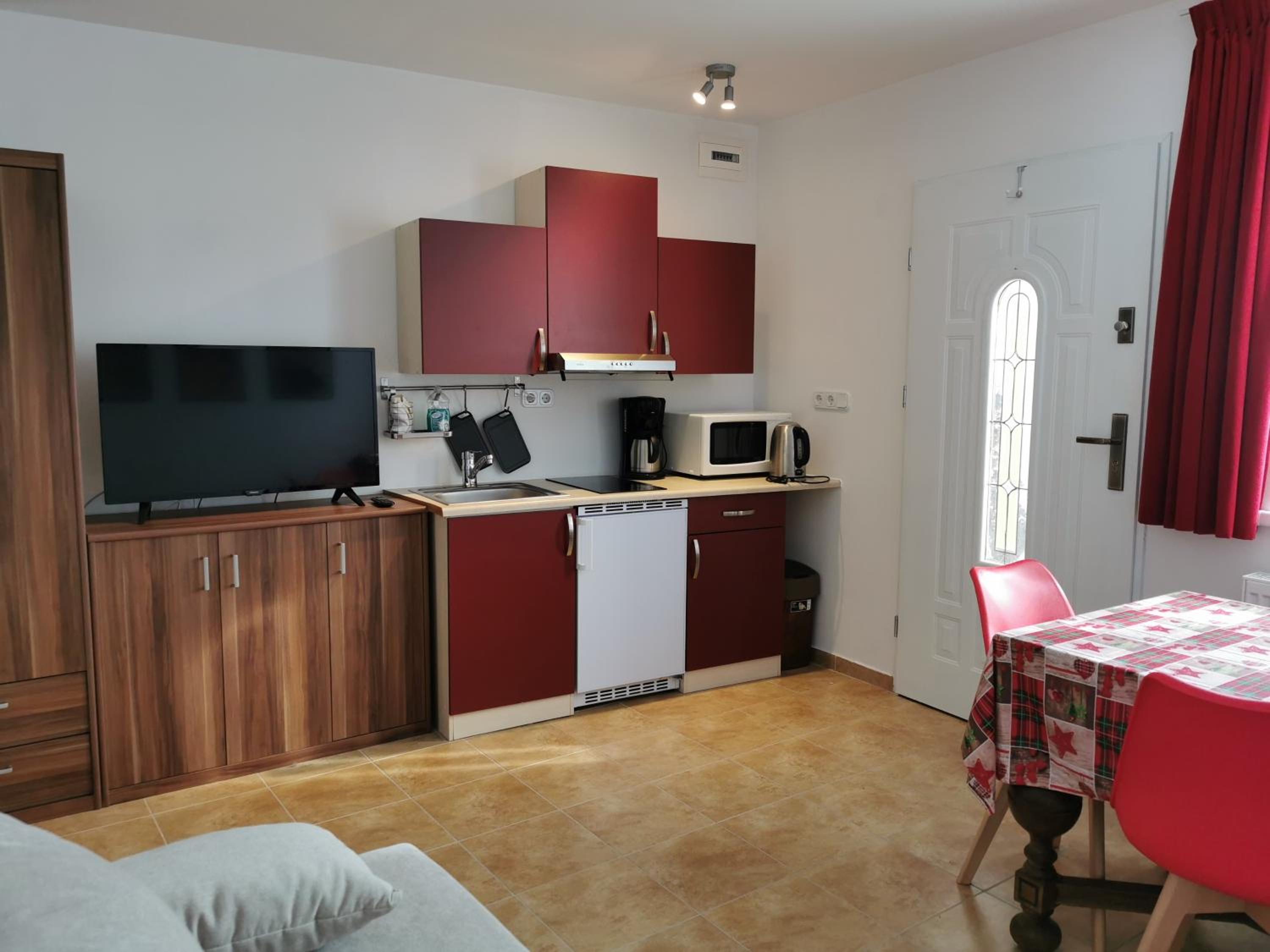 One-Bedroom Apartment - Photo 8