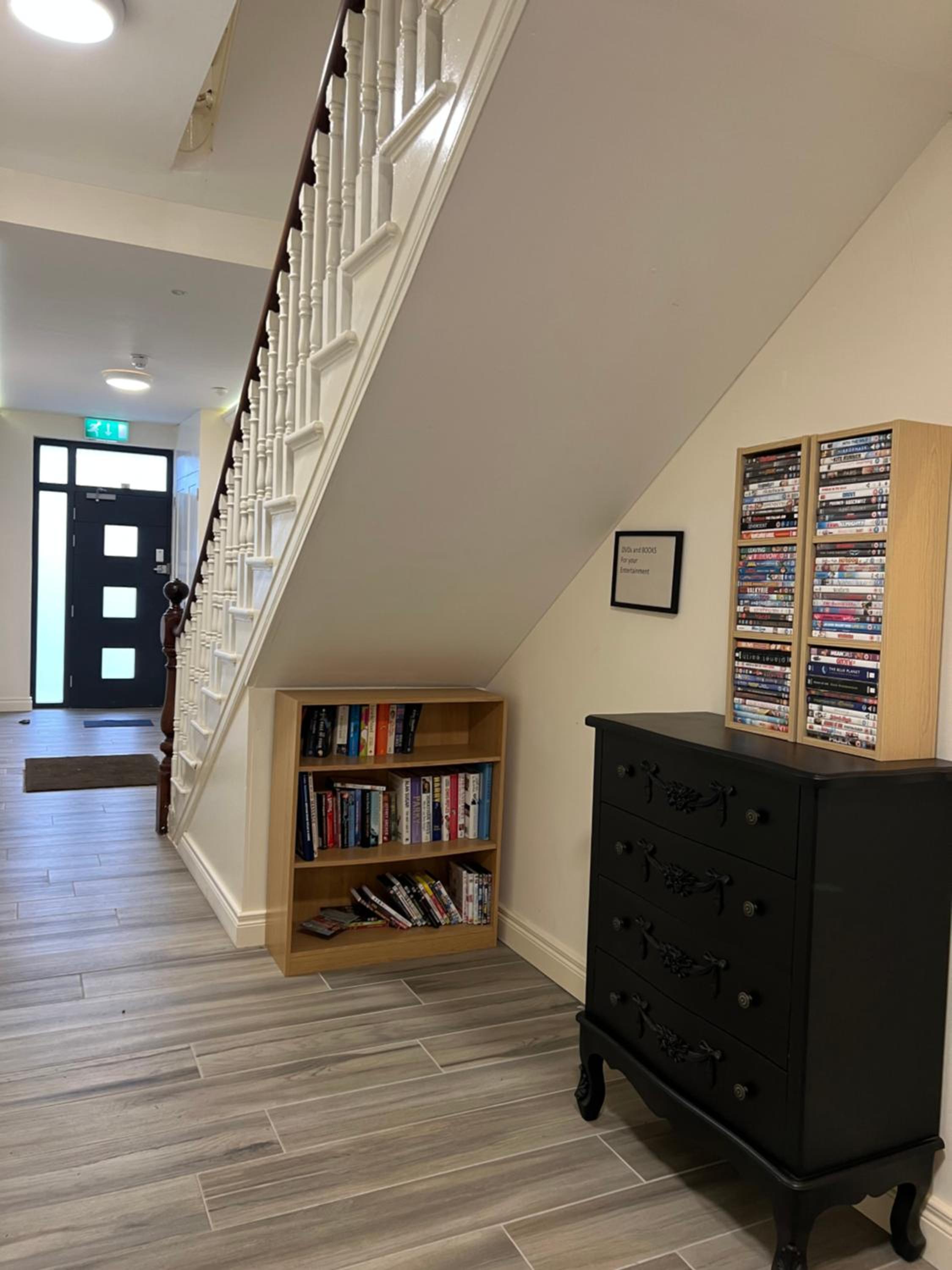 Two-Bedroom Apartment - Photo 3