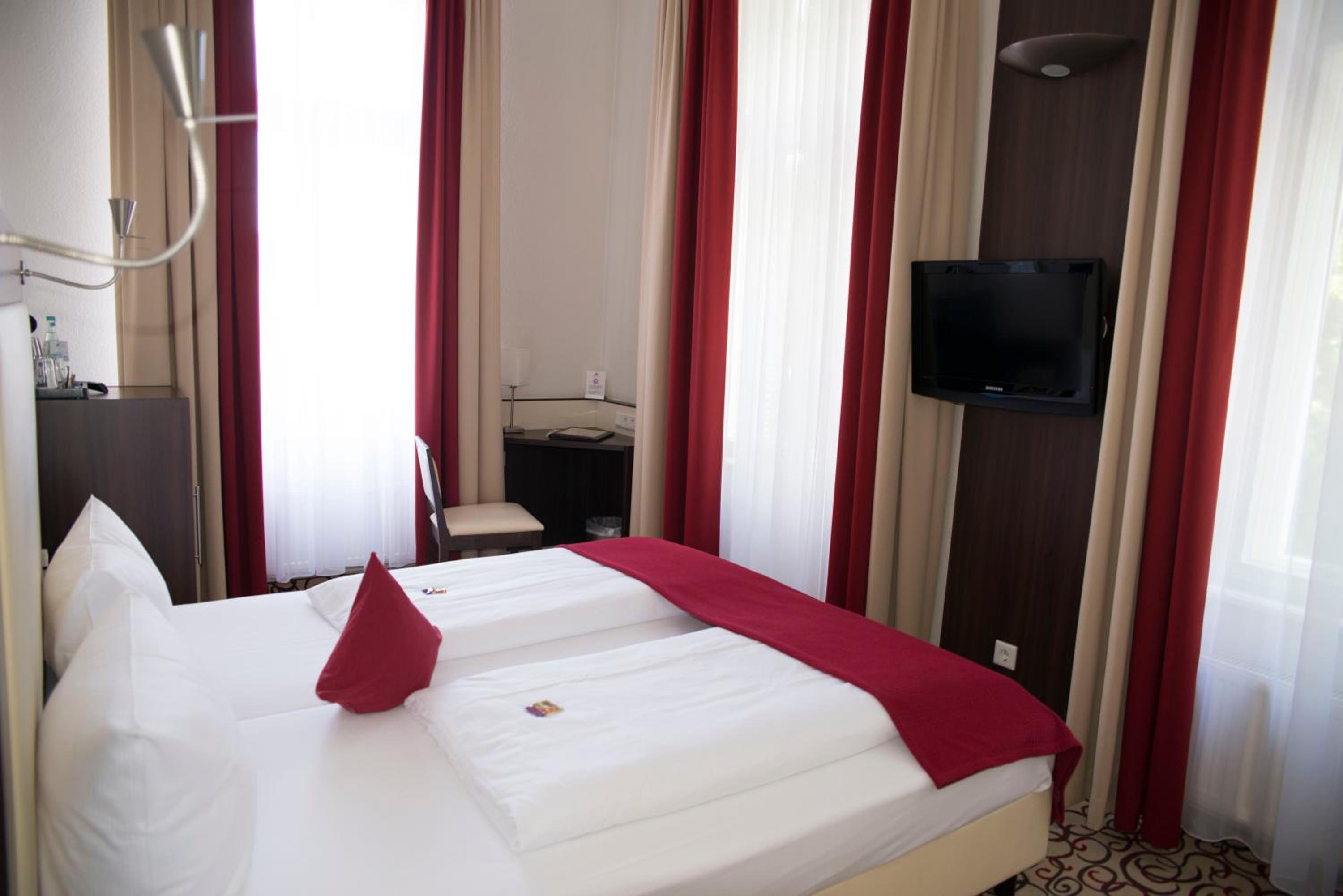 Double Room - Photo 2