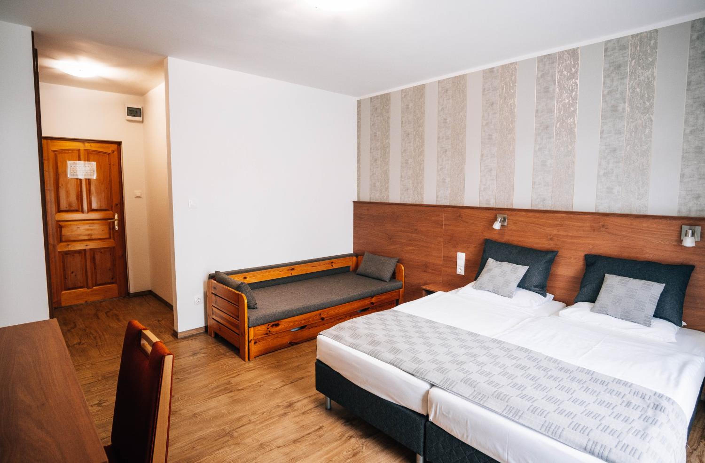 Standard Twin Room with Sofa photo 3