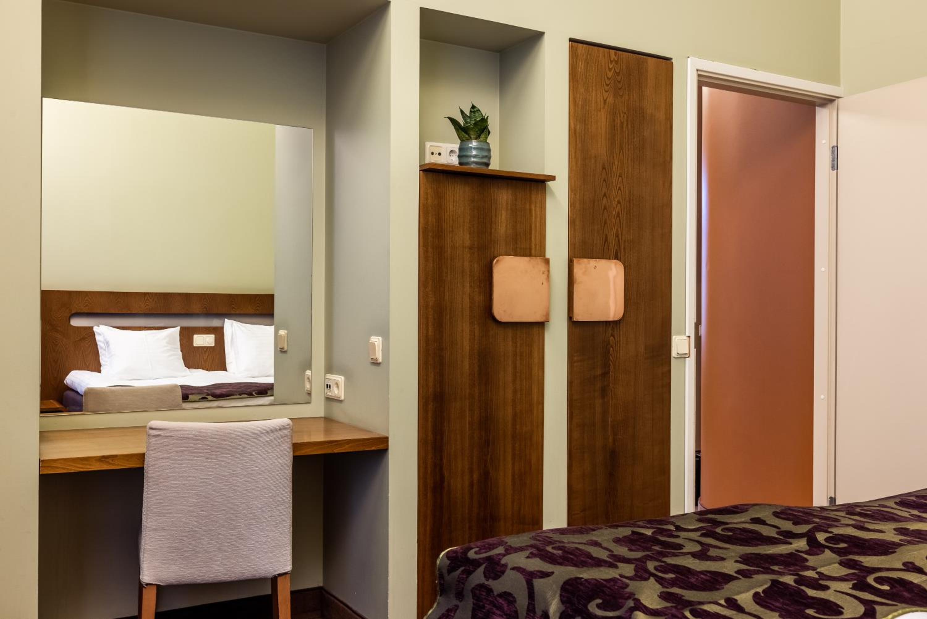 Suite with Spa Access photo 1
