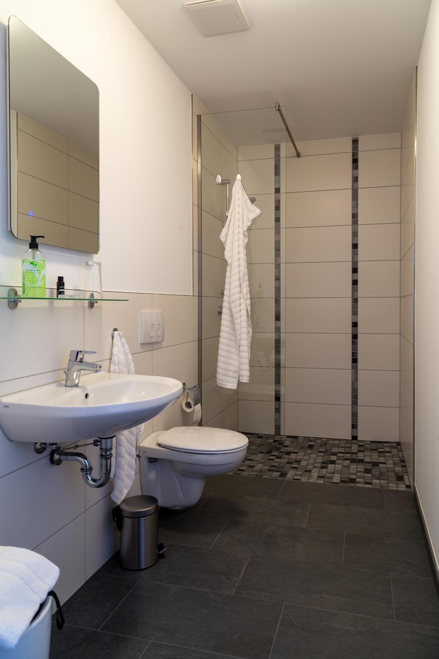 Double Room with Private Bathroom - Photo 5