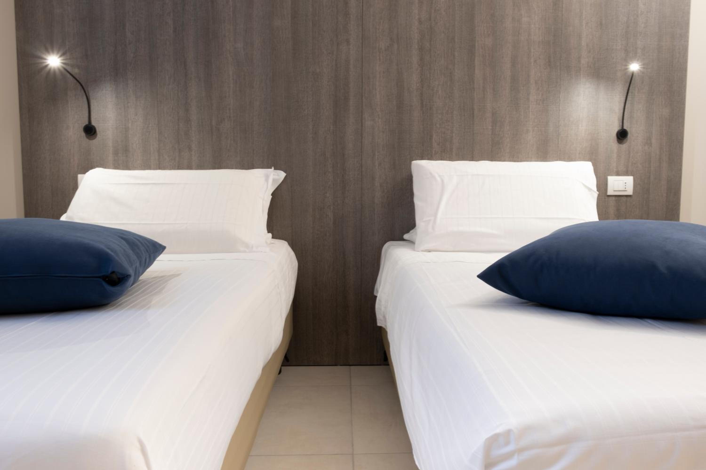 Twin Room - Photo 6