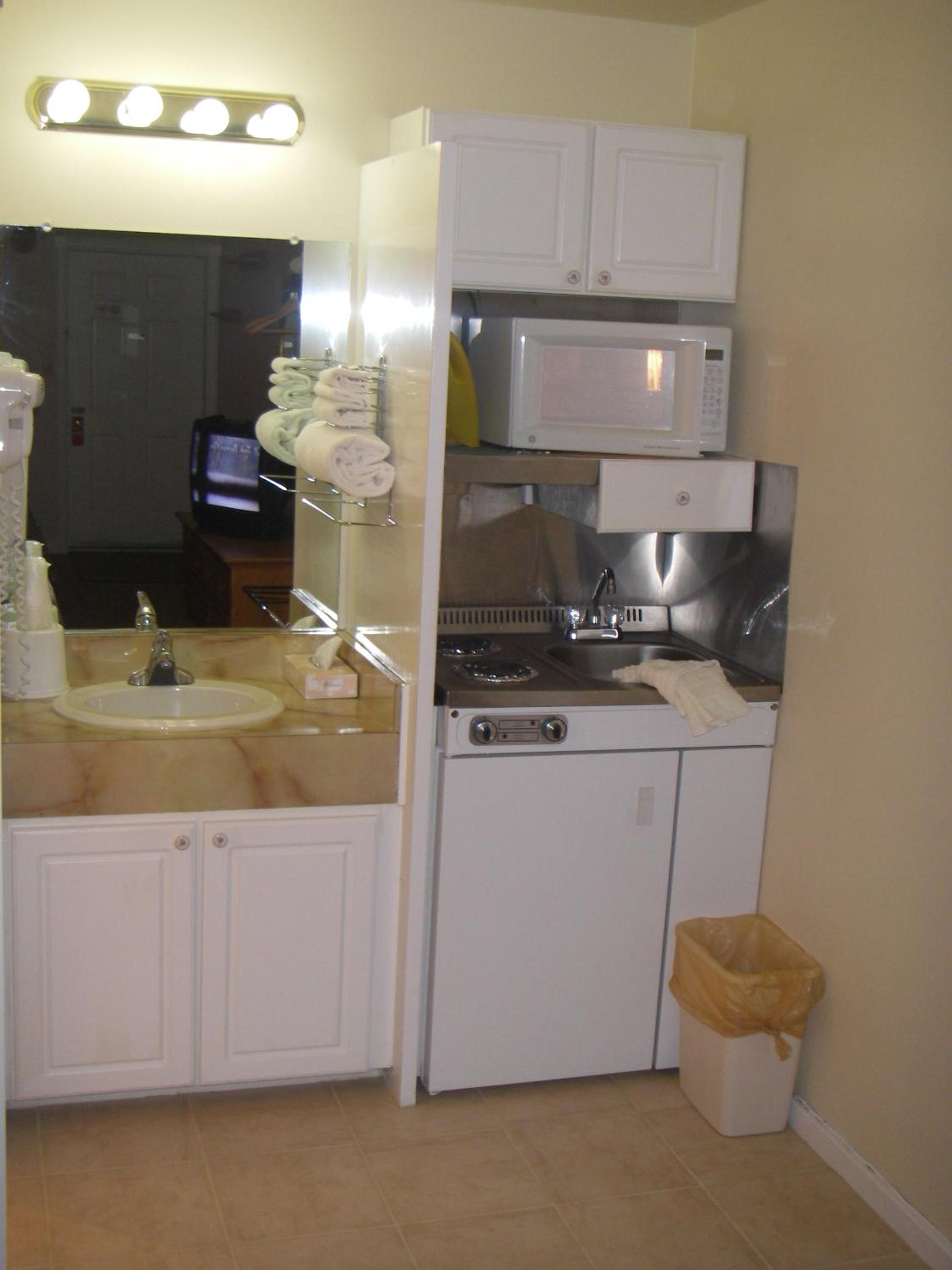 Deluxe Two Queen Beds with Kitchenette - Photo 2