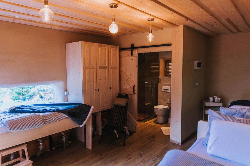 One-Bedroom Apartment - Photo 32