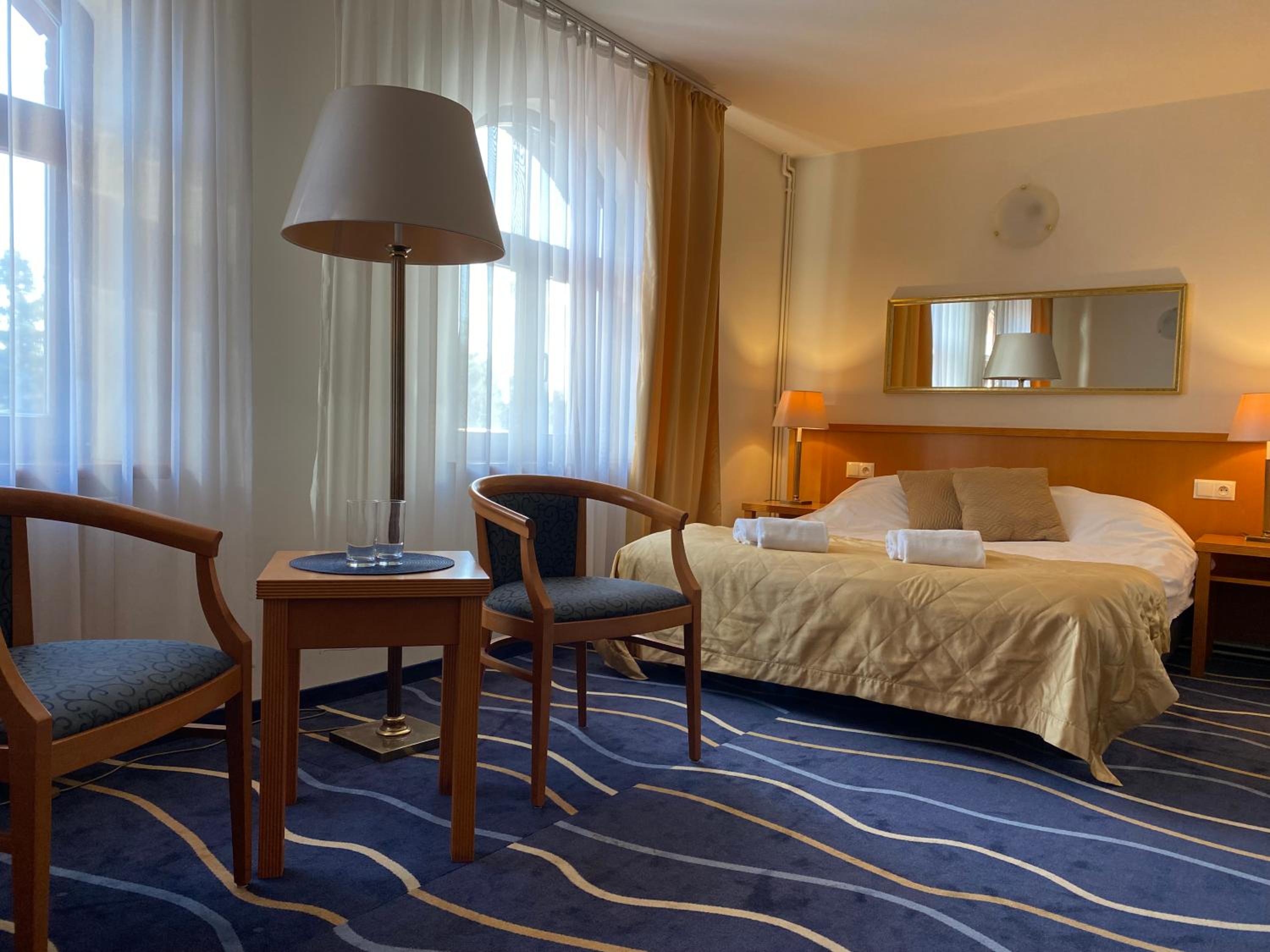 Standard Queen Room - Photo 7