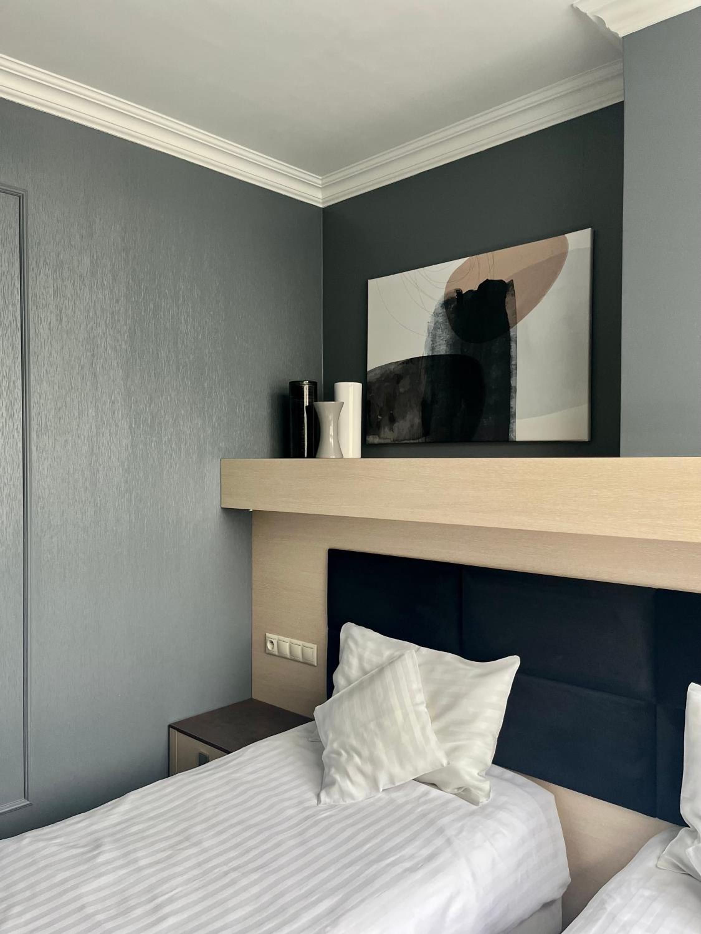 Standard Twin Room - Photo 6