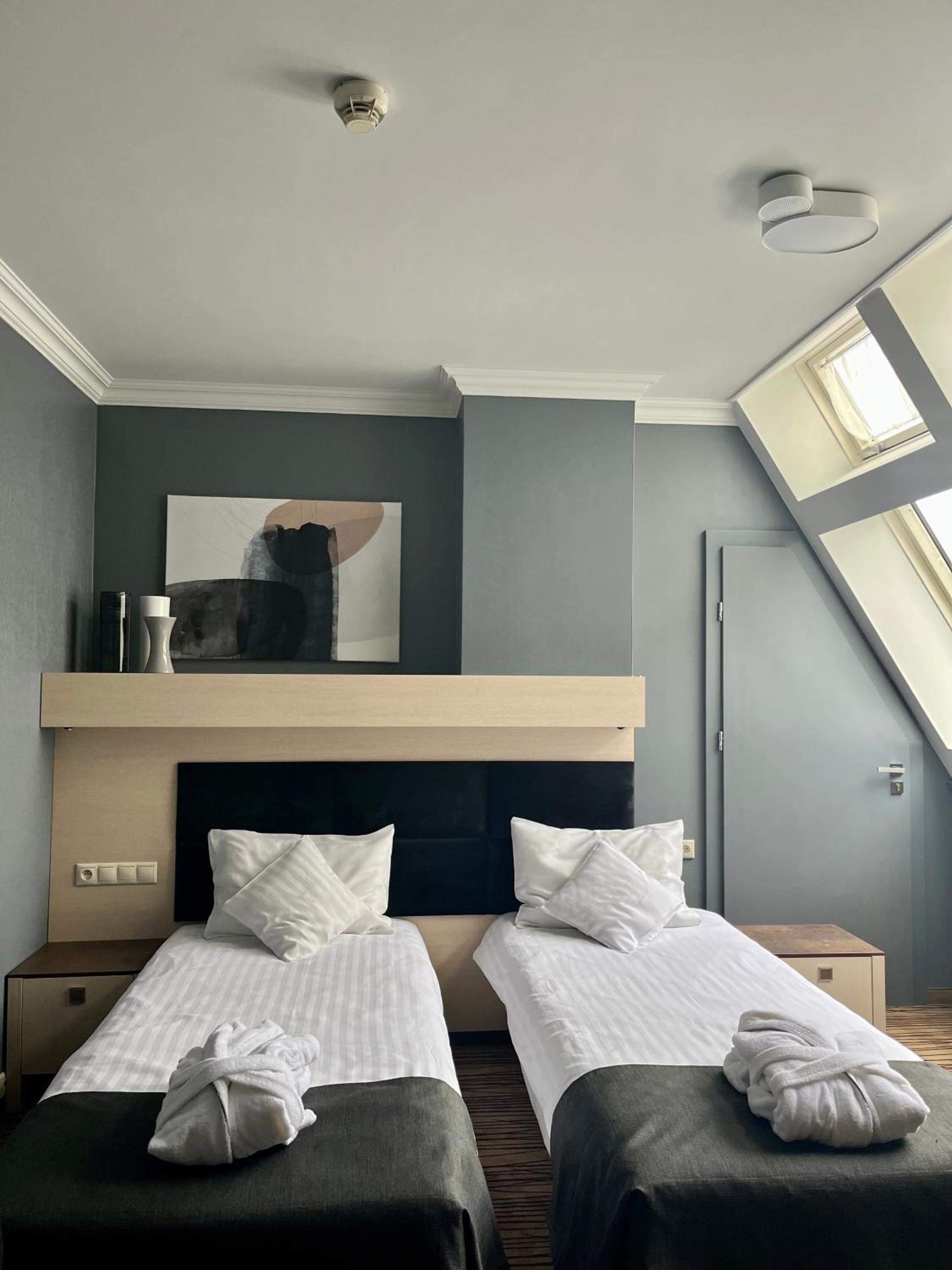 Standard Twin Room - Photo 1