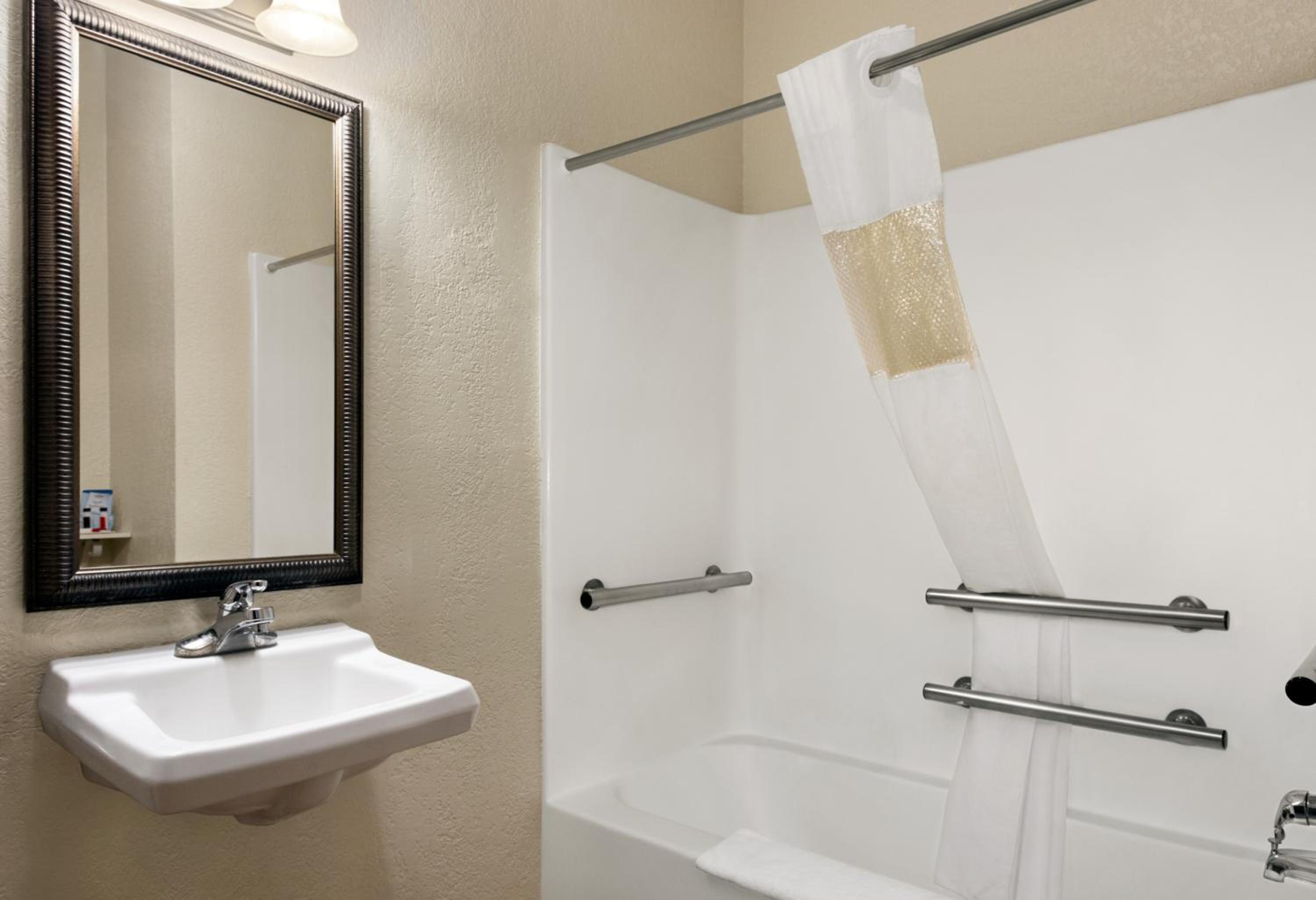 King Room - Disability Access/Non-Smoking