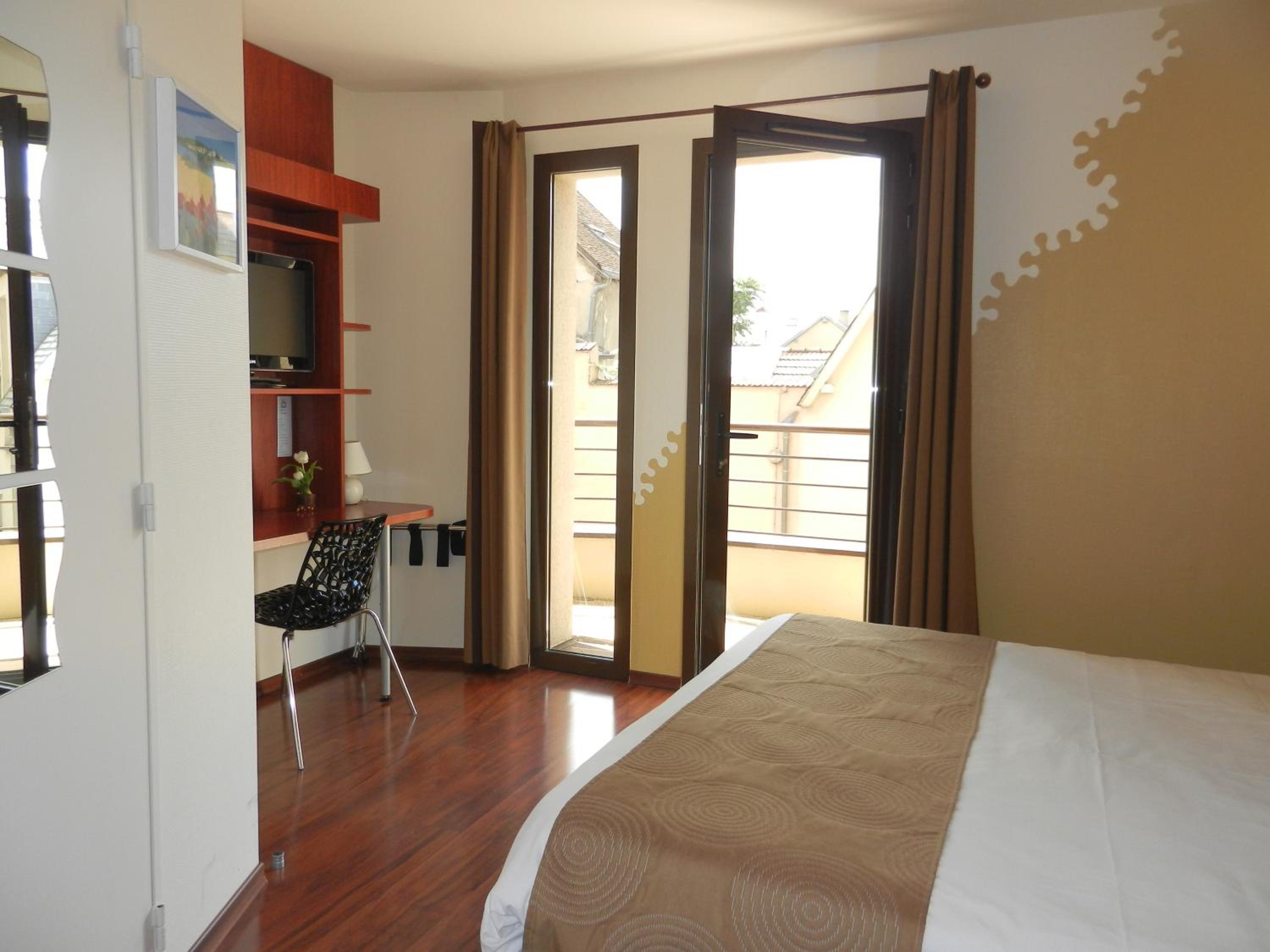 Standard Double Room - Photo 7
