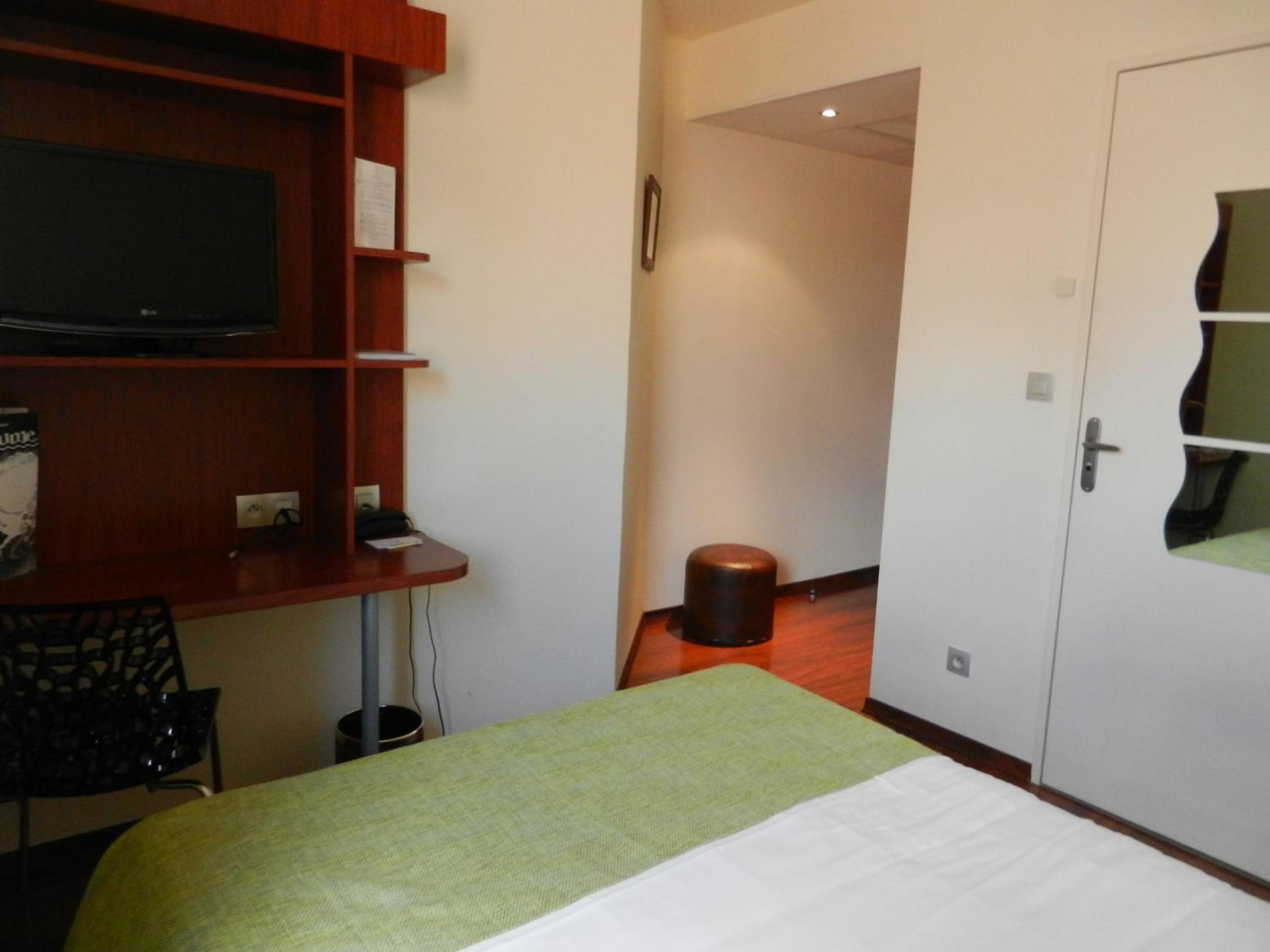 Standard Double Room - Photo 5