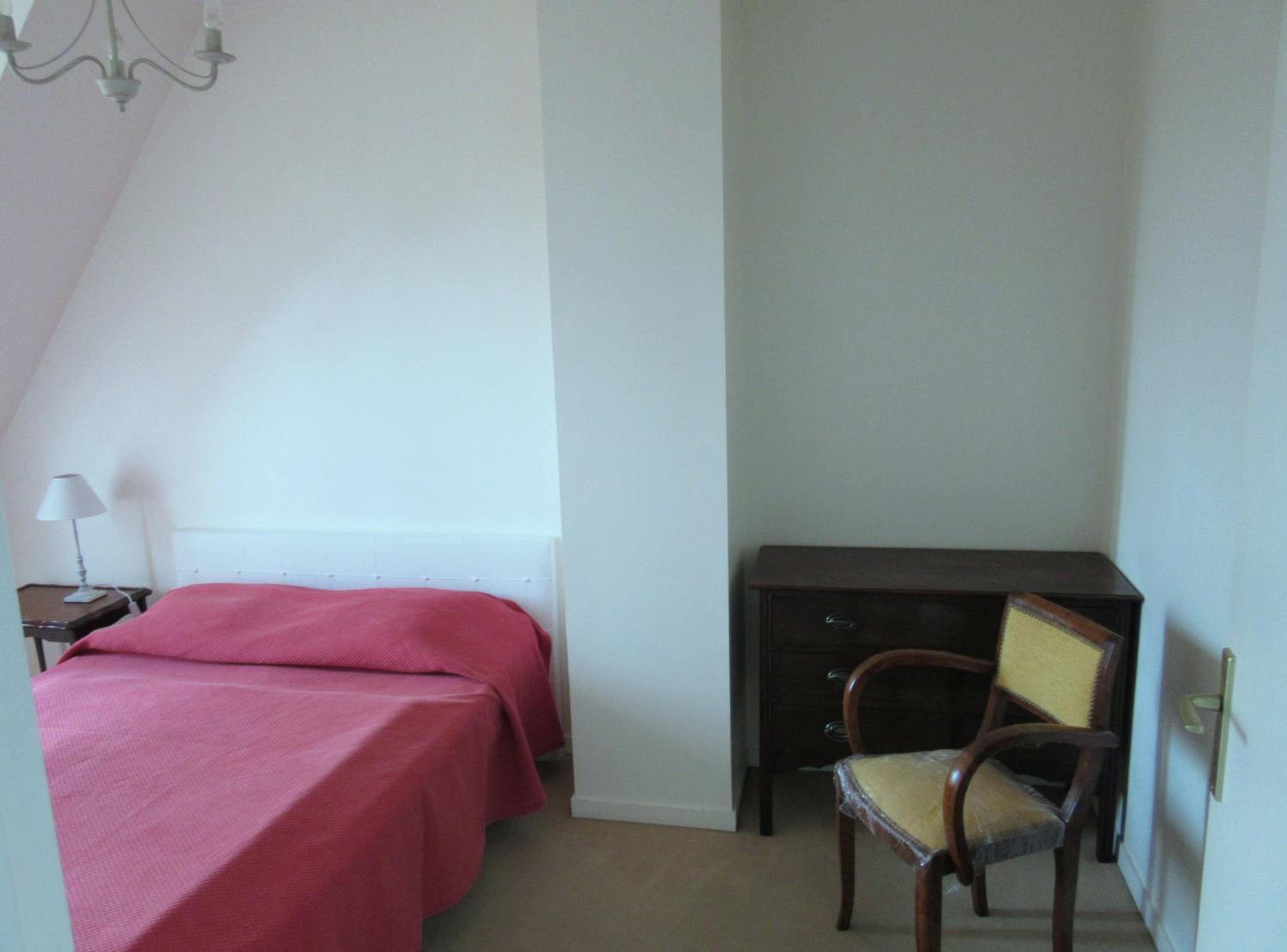 Three-Bedroom Apartment - Photo 27