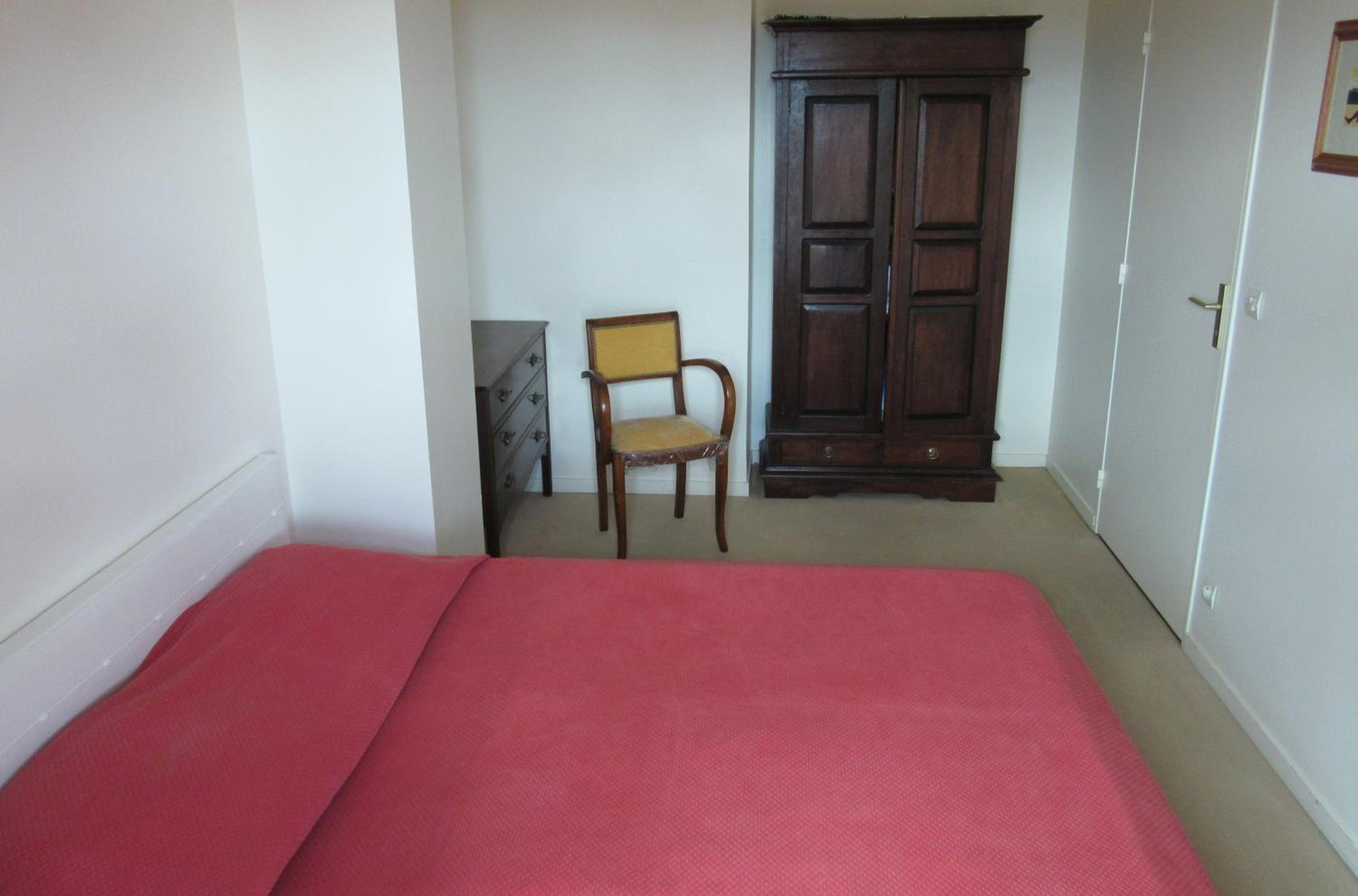 Three-Bedroom Apartment - Photo 15